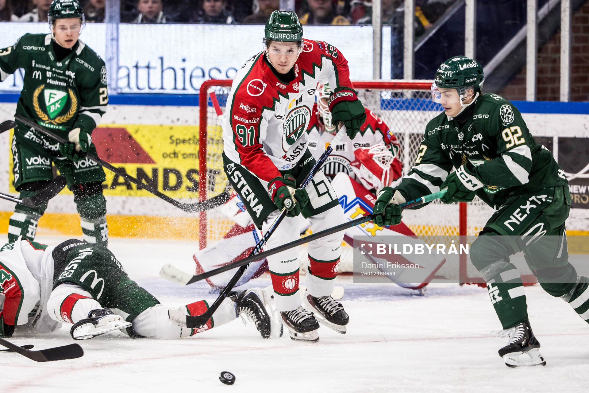 Frölundas Gian Meier och Färjestads Lucas Forsell