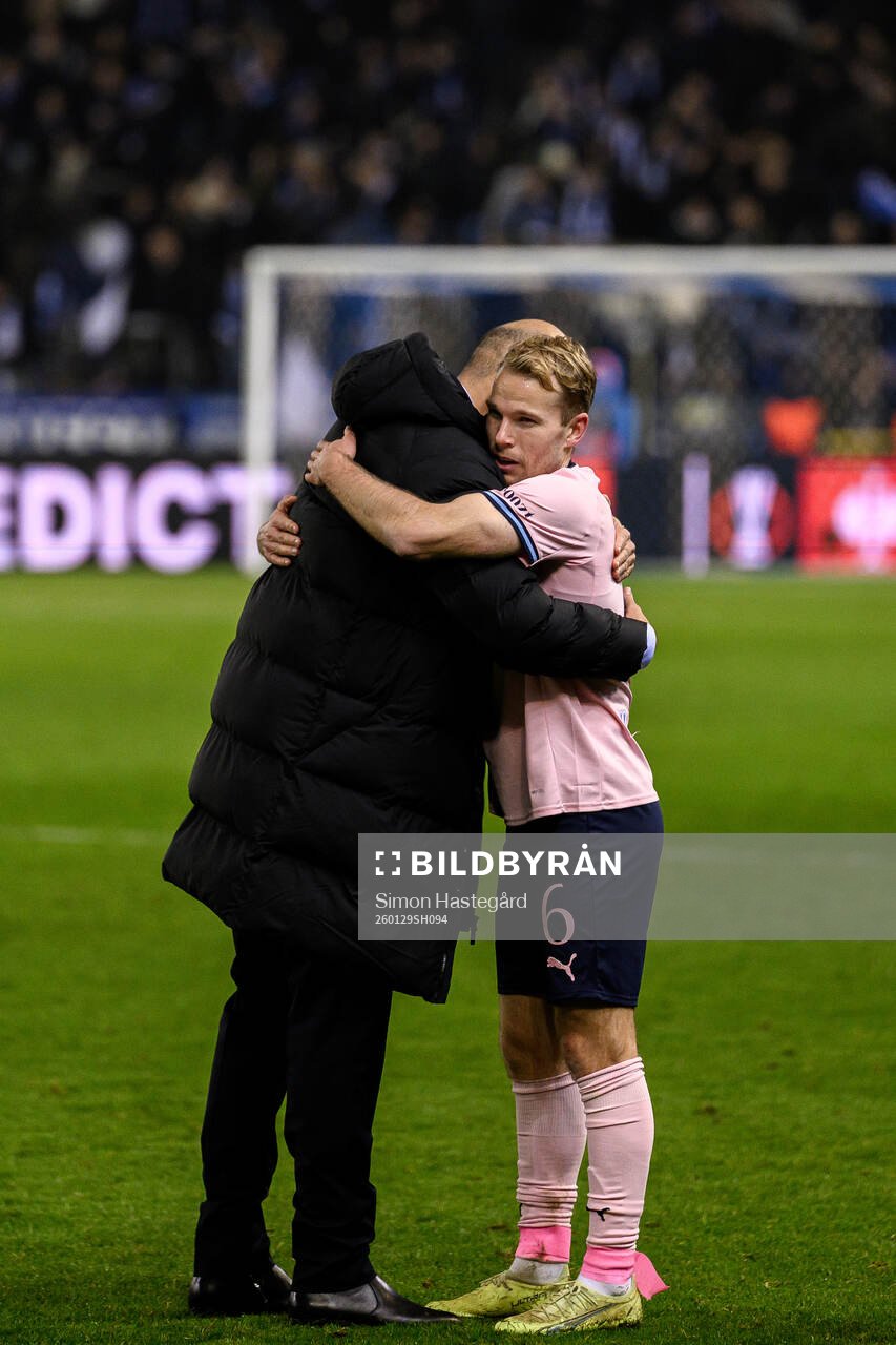 Head coach Miguel Angel Ramirez and Oscar Lewicki of Malmö