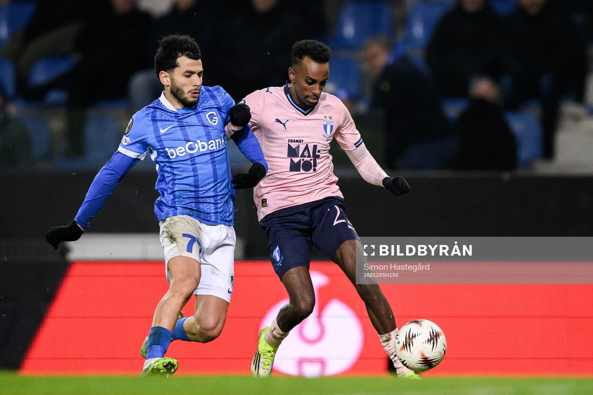 Jarne Steuckers of KRC Genk and Taha Ali of Malmö FF