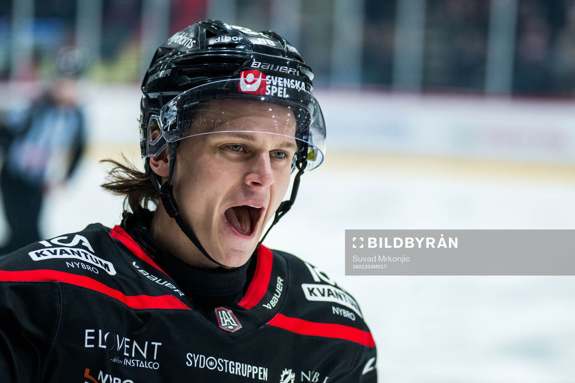 Nybros Tim Lindfors jublar