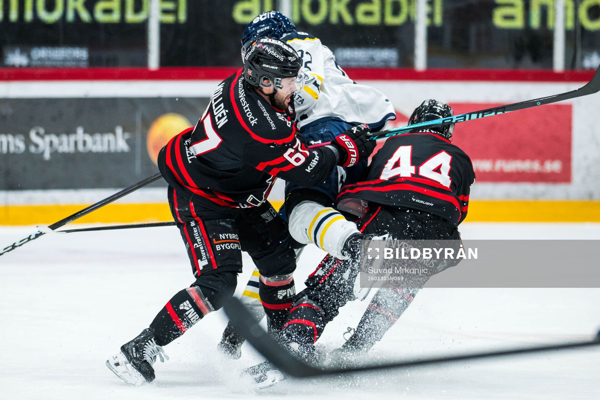 Nybros Alexander Molldén och Södertäljes Roope Laavainen