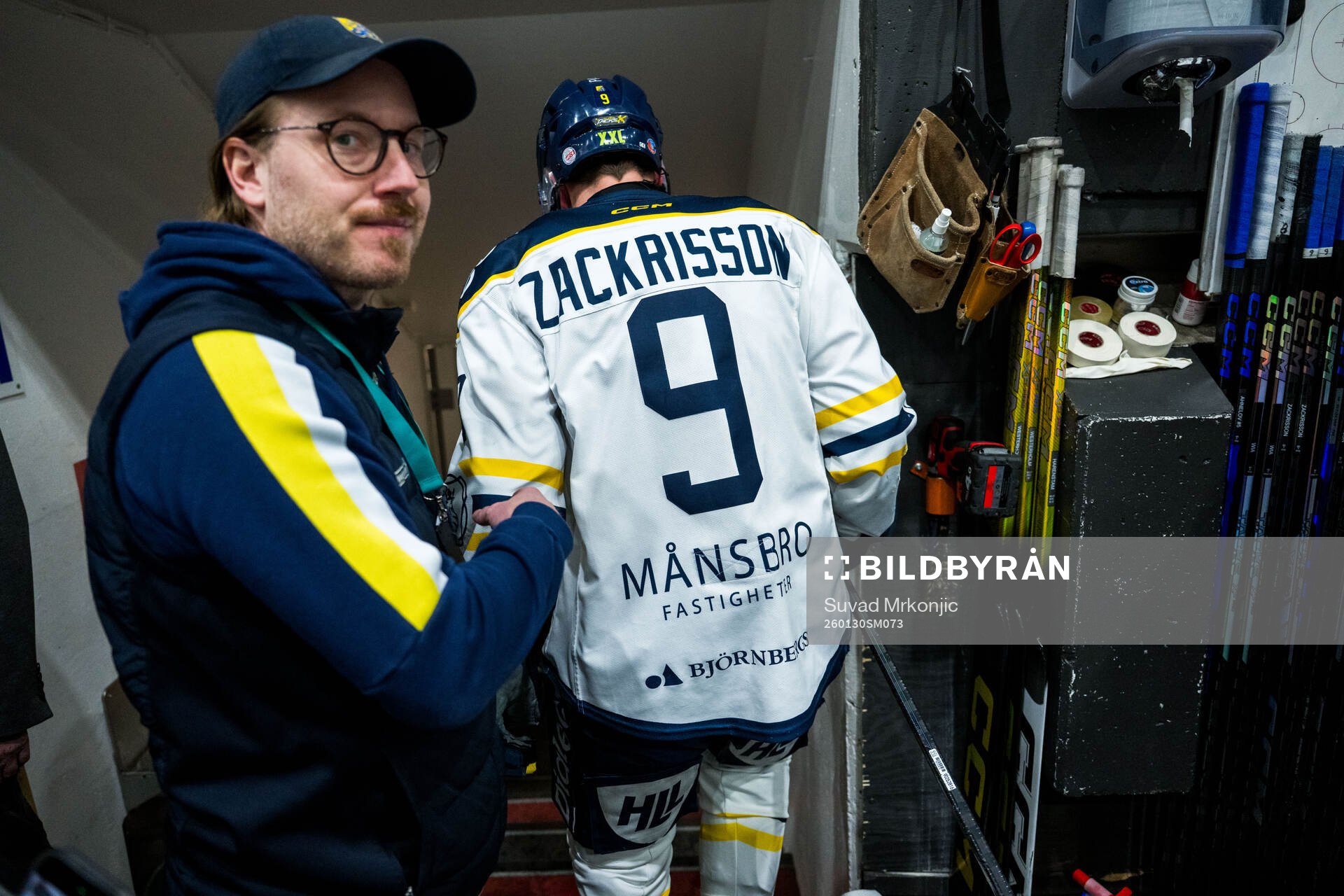 Södertäljes Patrik Zackrisson lämnar isen