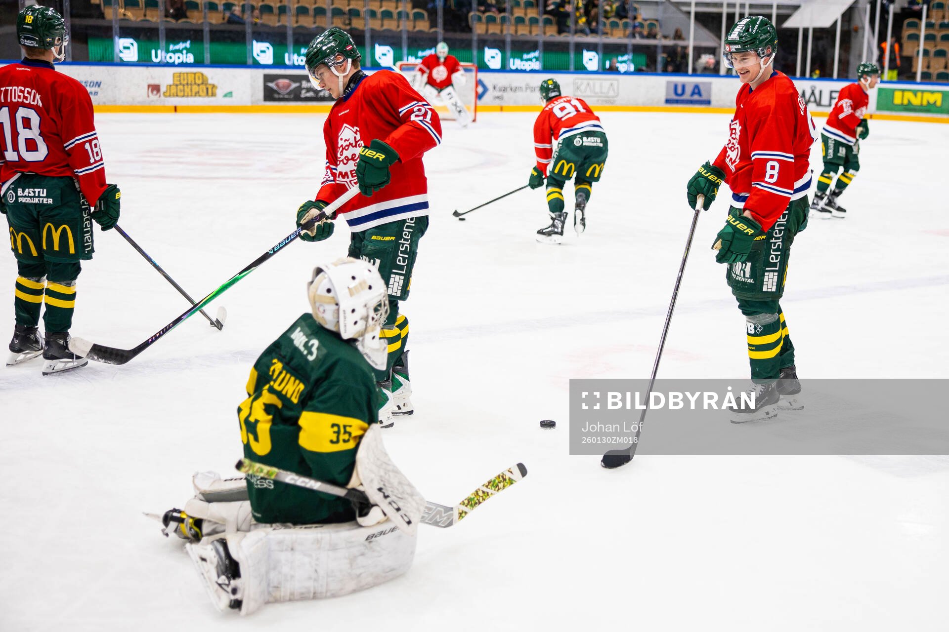 Björklövens Lucas Nordsäter innan ishockeymatchen i