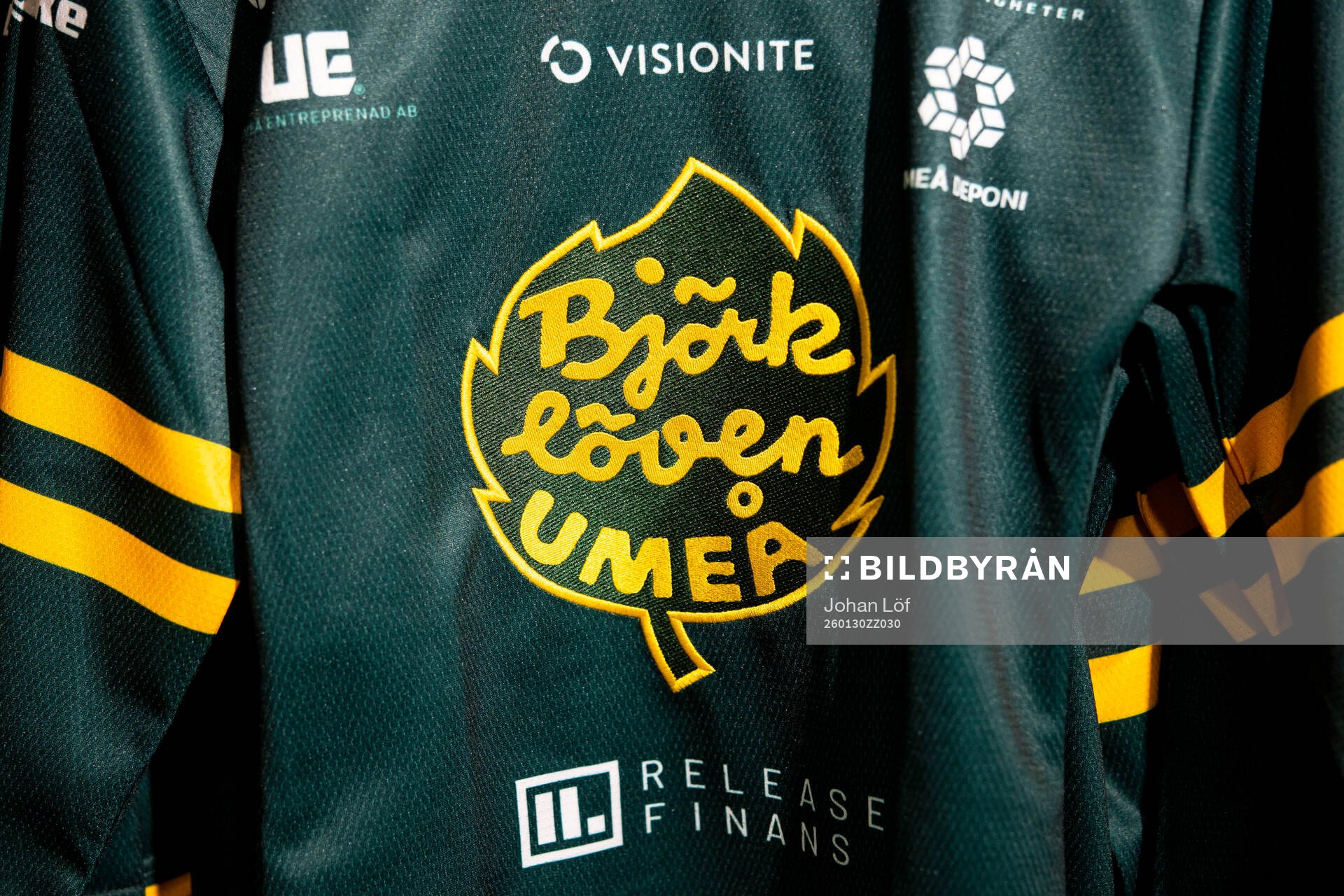 Björklöven souvenirtröja innan ishockeymatchen i