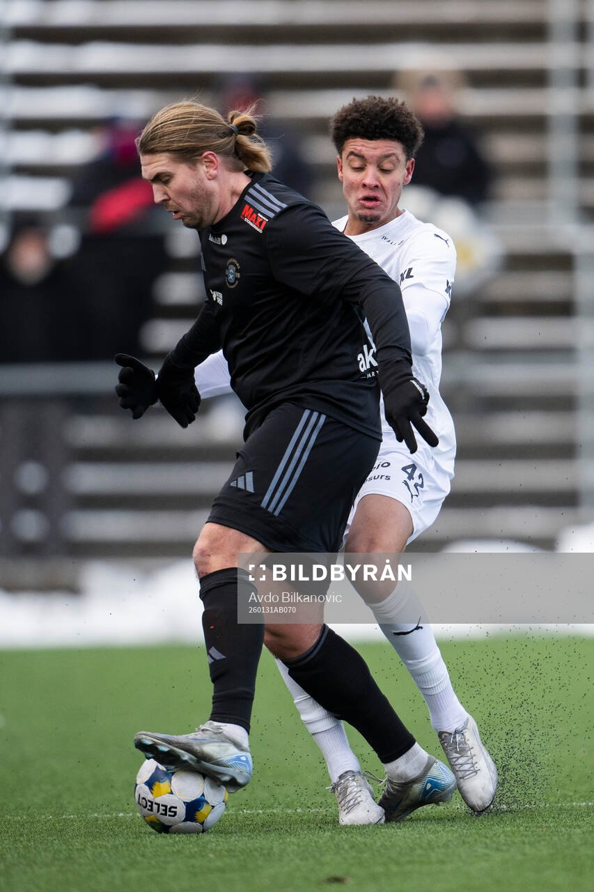 Helsingborgs Femi Awodesu och Ängelholms Charlie Weberg