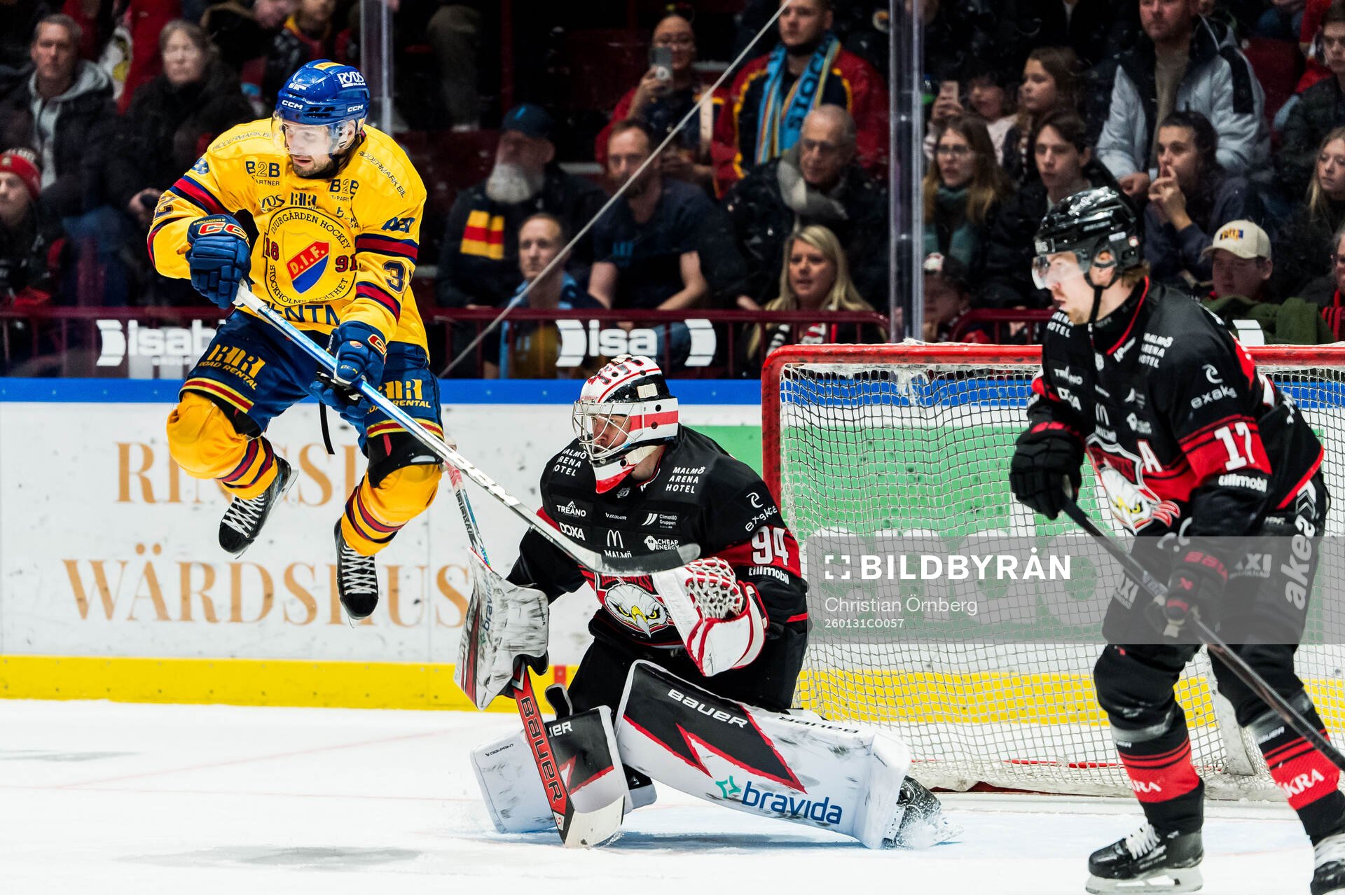 Djurgårdens Marcus Krüger och Malmö Redhawks målvakt
