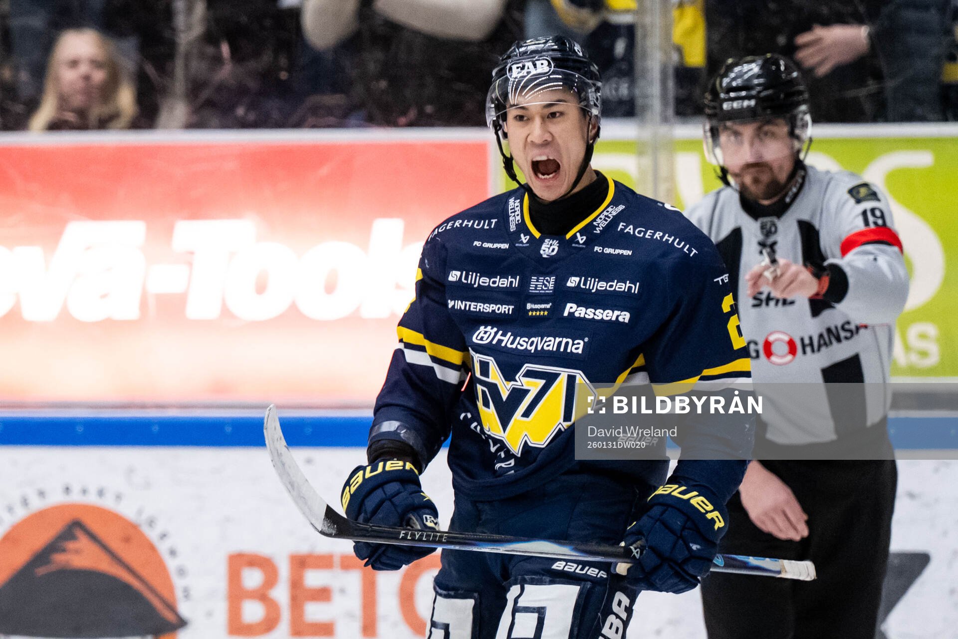 HV71s Jonathan Ang jublar