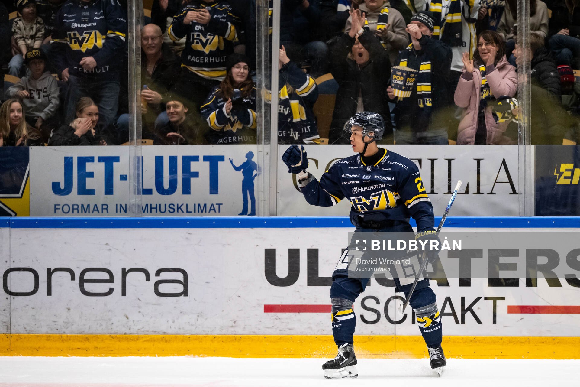 HV71s Jonathan Ang jublar