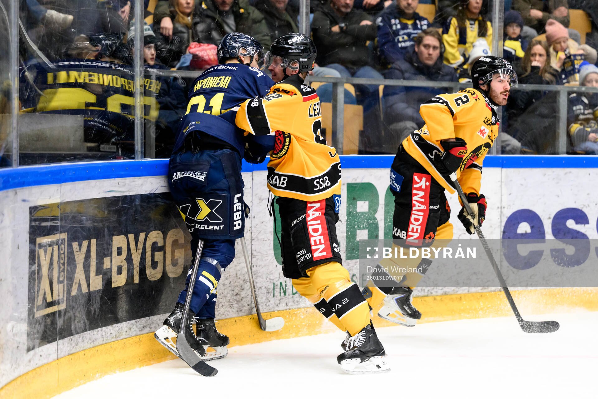 HV71s Aleksi Heponiemi och Luleås Otto Leskinen