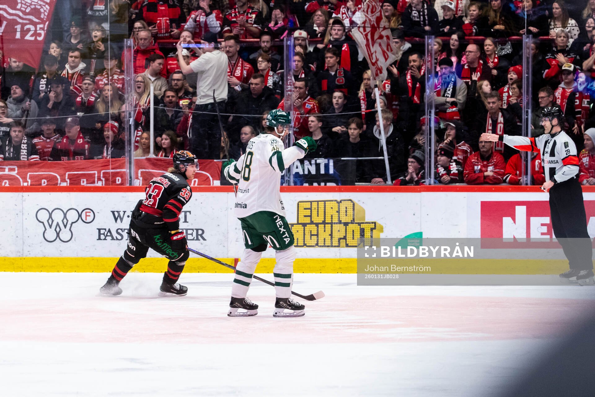 Färjestads Filip Roos jublar