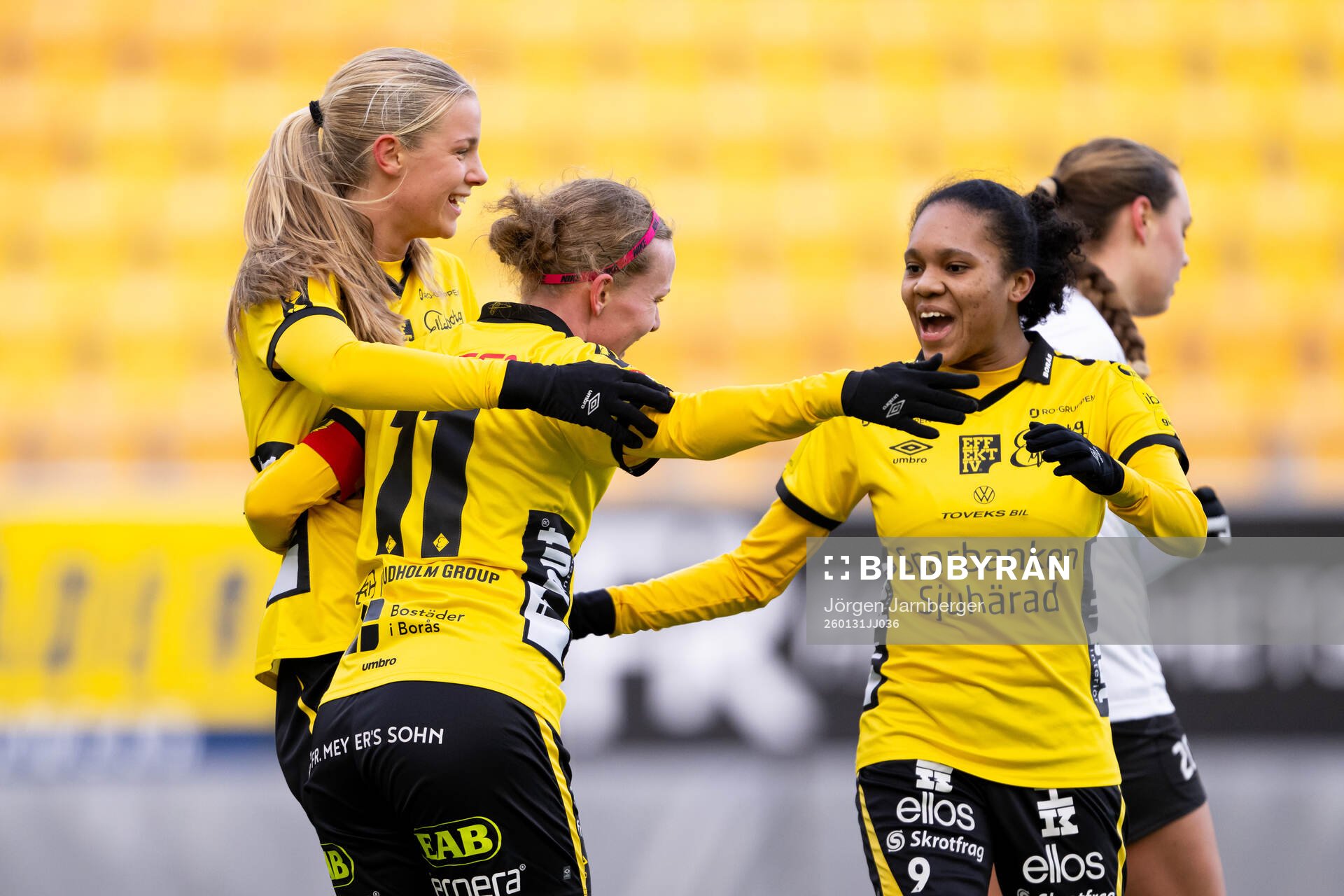 Elfsborgs Leann Nyström jublar med Mollie Josefsson och