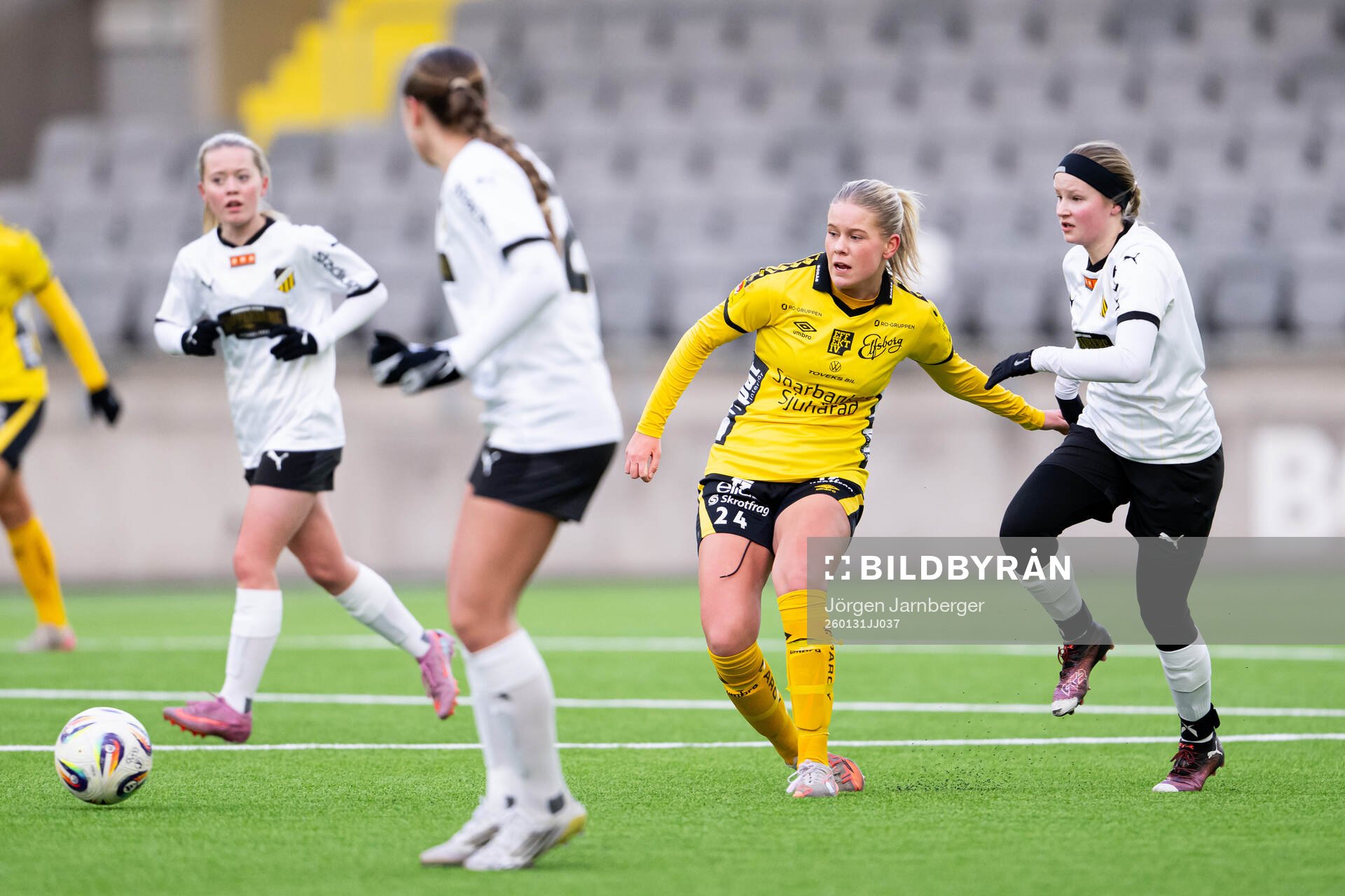 Elfsborgs Tess Olausson och Häckens Wilma Lundström