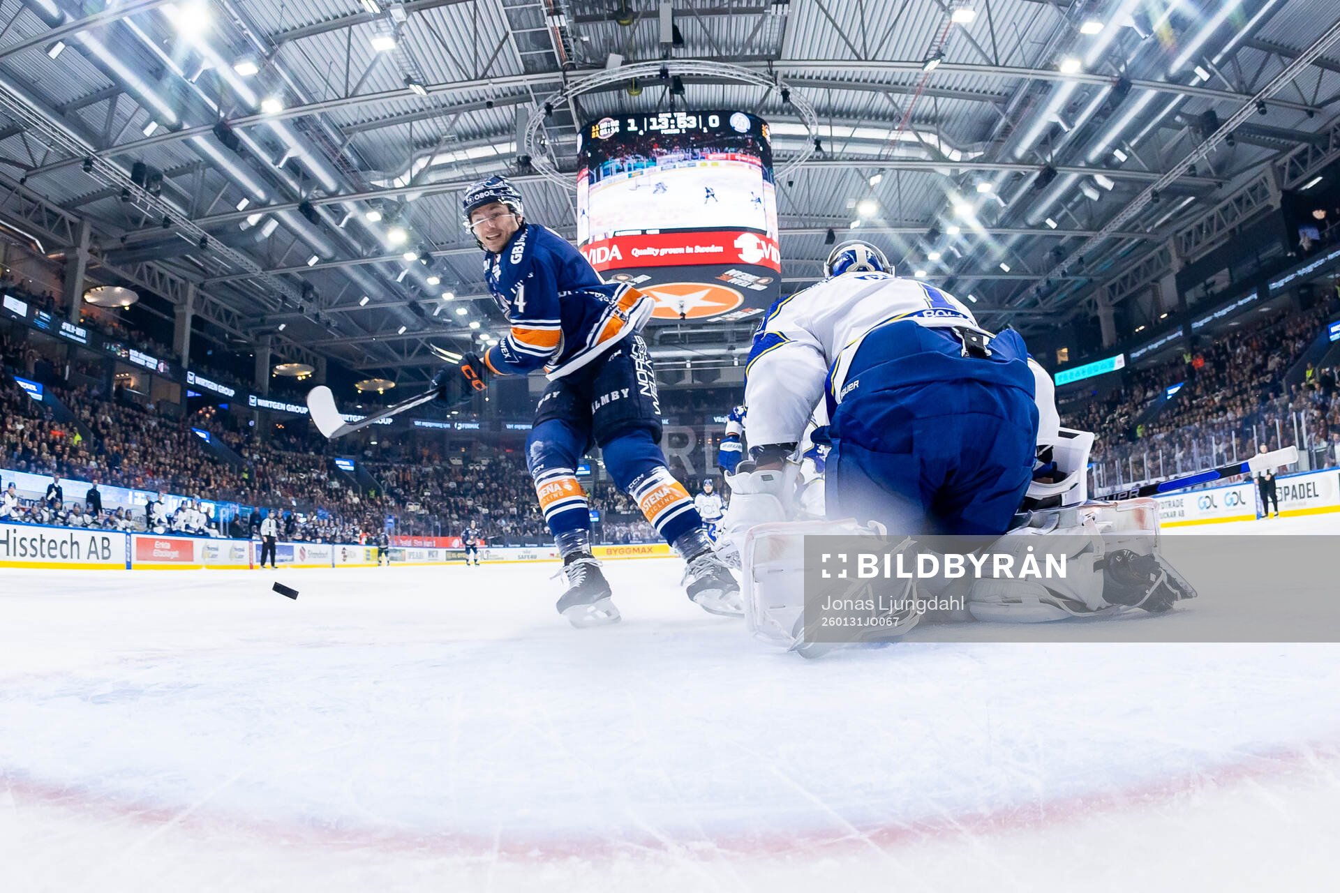 Växjös Keegan Lowe gör mål 2-0 bakom Leksands målvakt