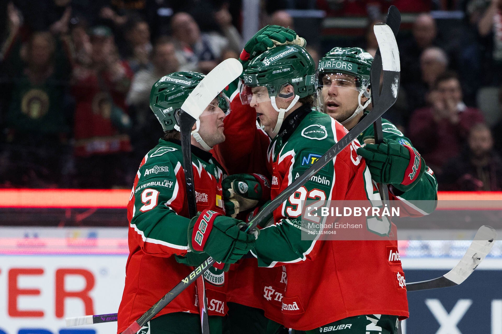 Frölundas Filip Cederqvist jublar med Linus Weissbach och