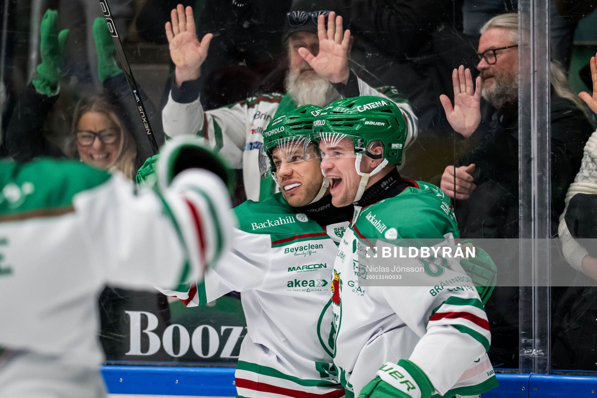 Rögles Leon Bristedt och Karson Kuhlman jublar