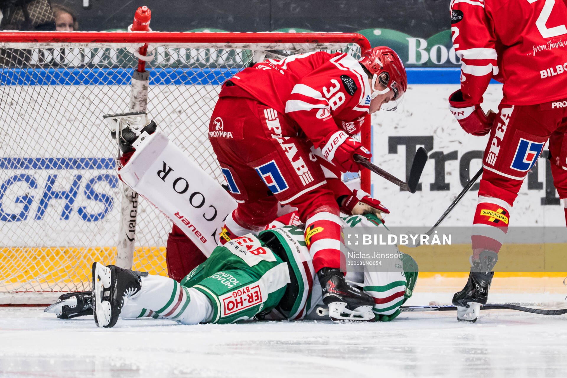 Timrås målvakt Tim Juel och Alfons Freij och Rögles Mark