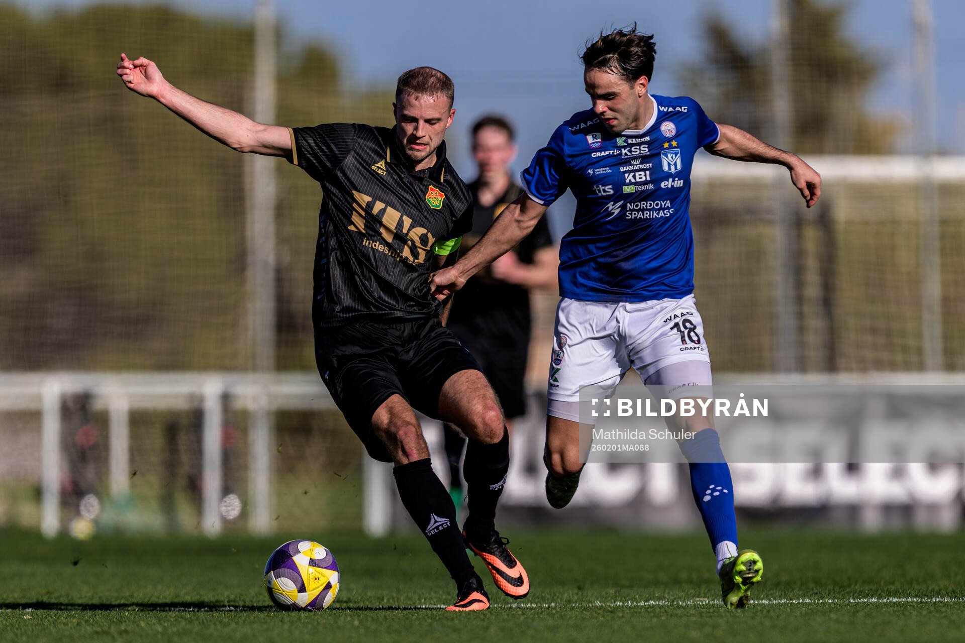 Gustav Lundgren of GAIS and Ousamma Ali of Klaksvik