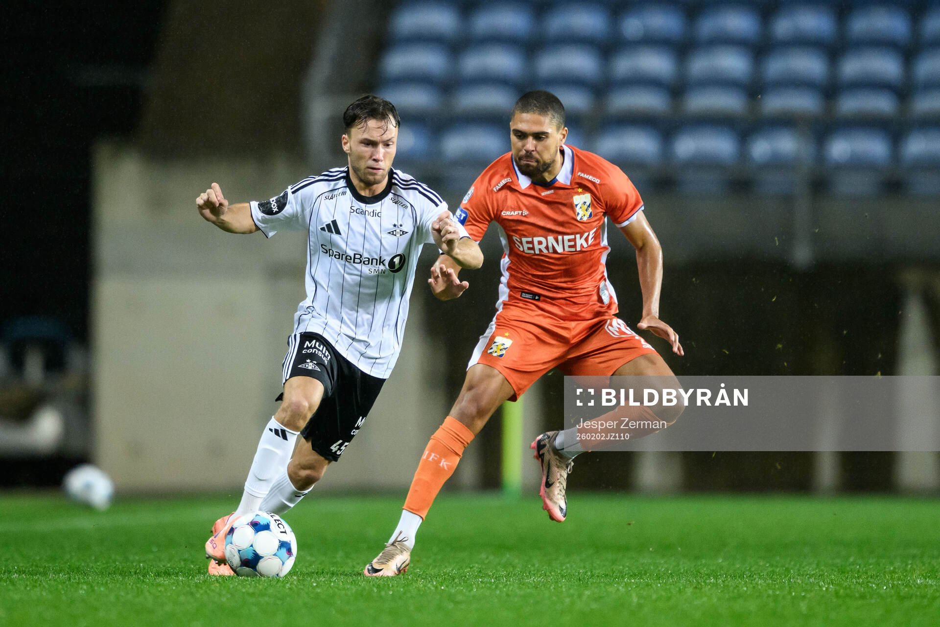 Jesper Reitan-Sunde of Rosenborg and Thomas Santos of IFK