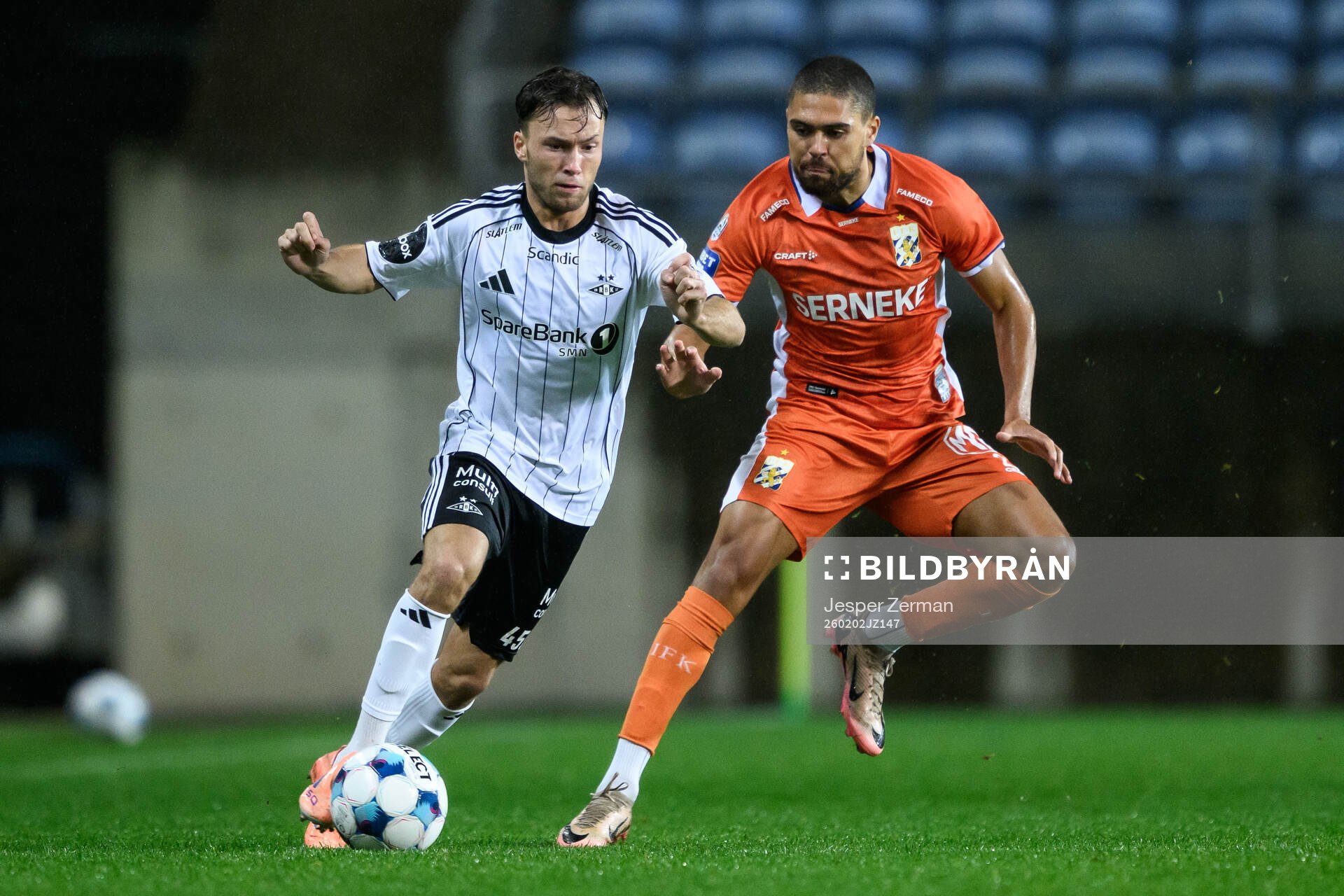 Jesper Reitan-Sunde of Rosenborg and Thomas Santos of IFK