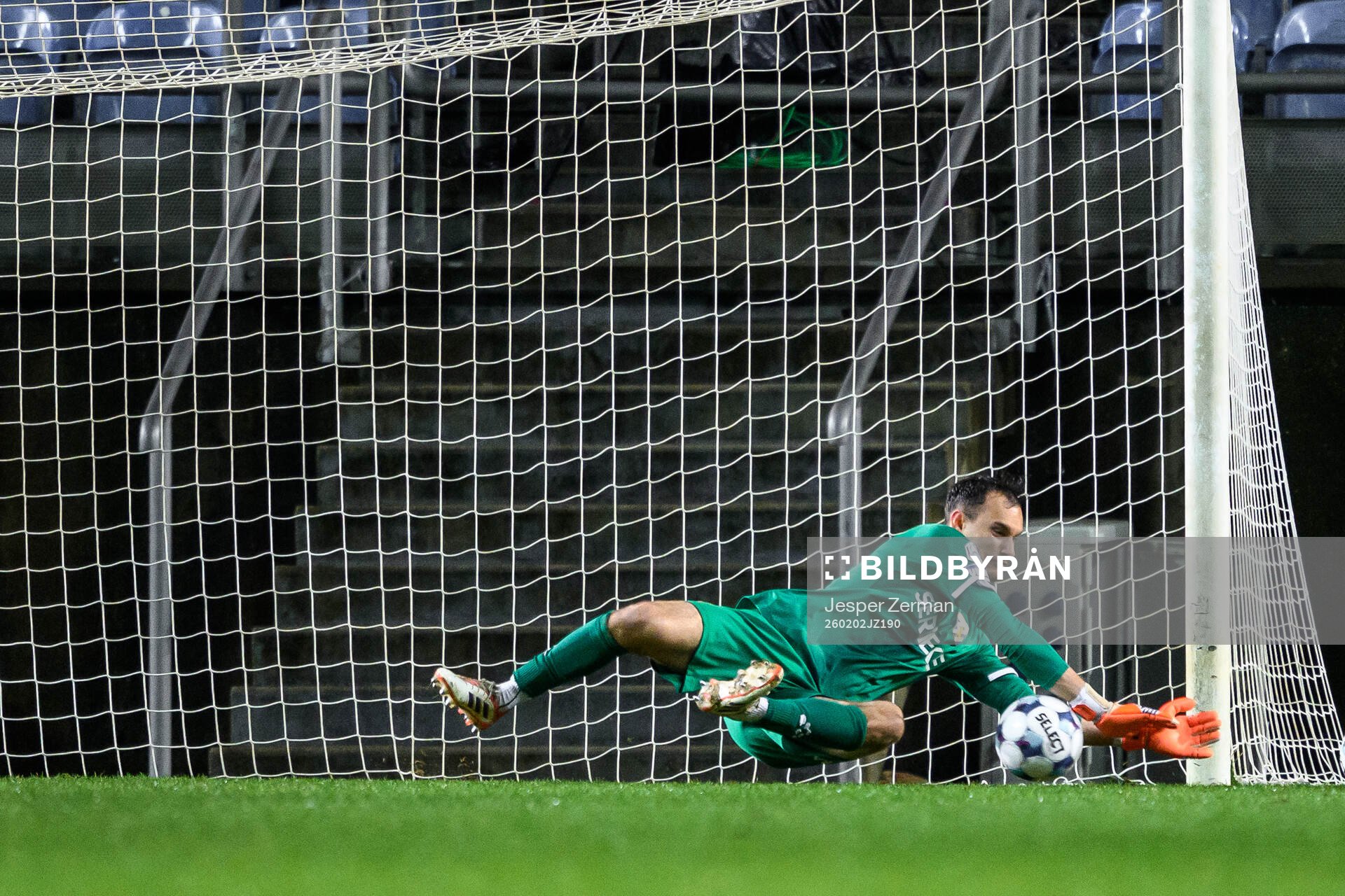goalkeeper Elis Bishesari of IFK Göteborg