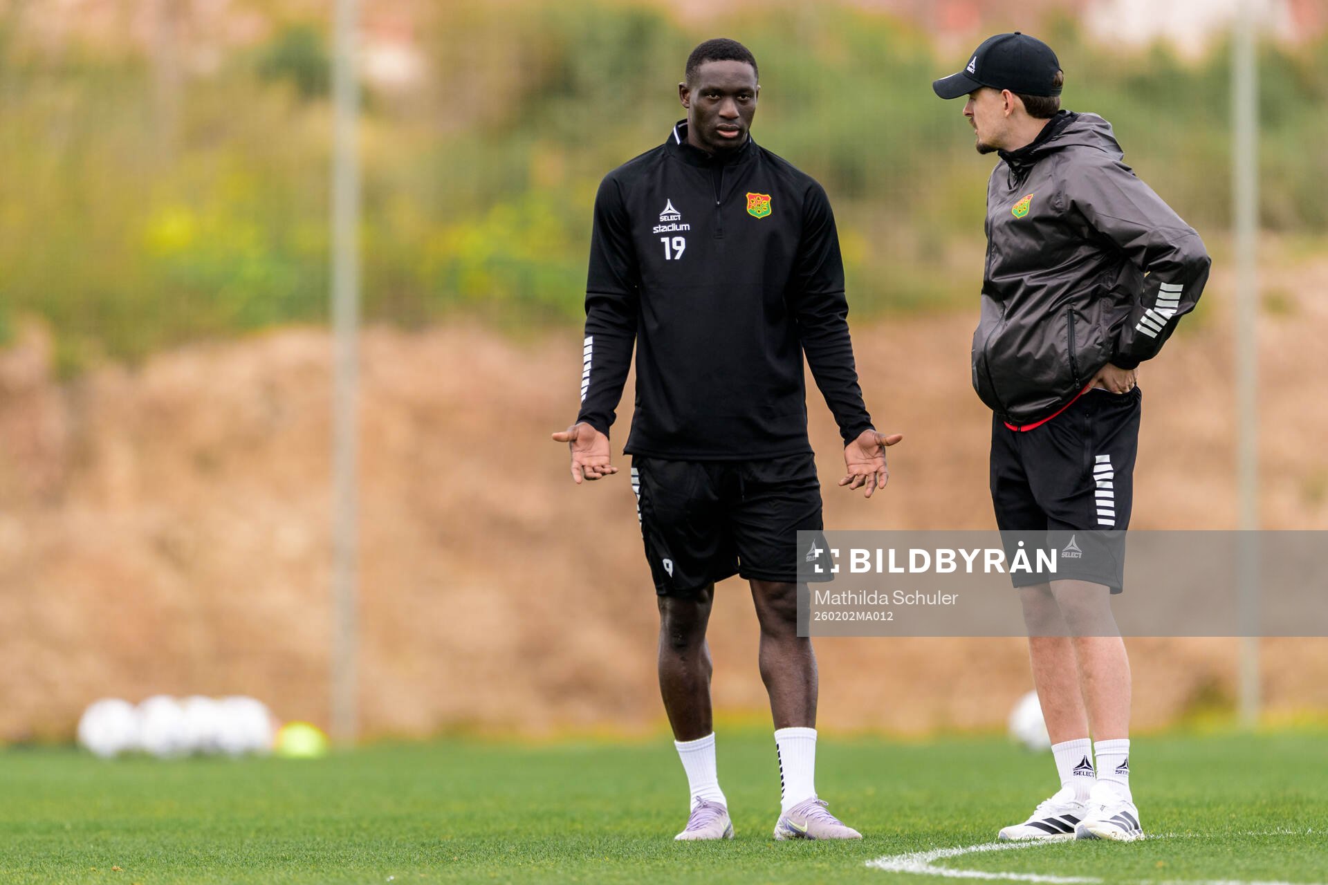 Ibrahim Diabate och fysioterapeut Felix Karlsson