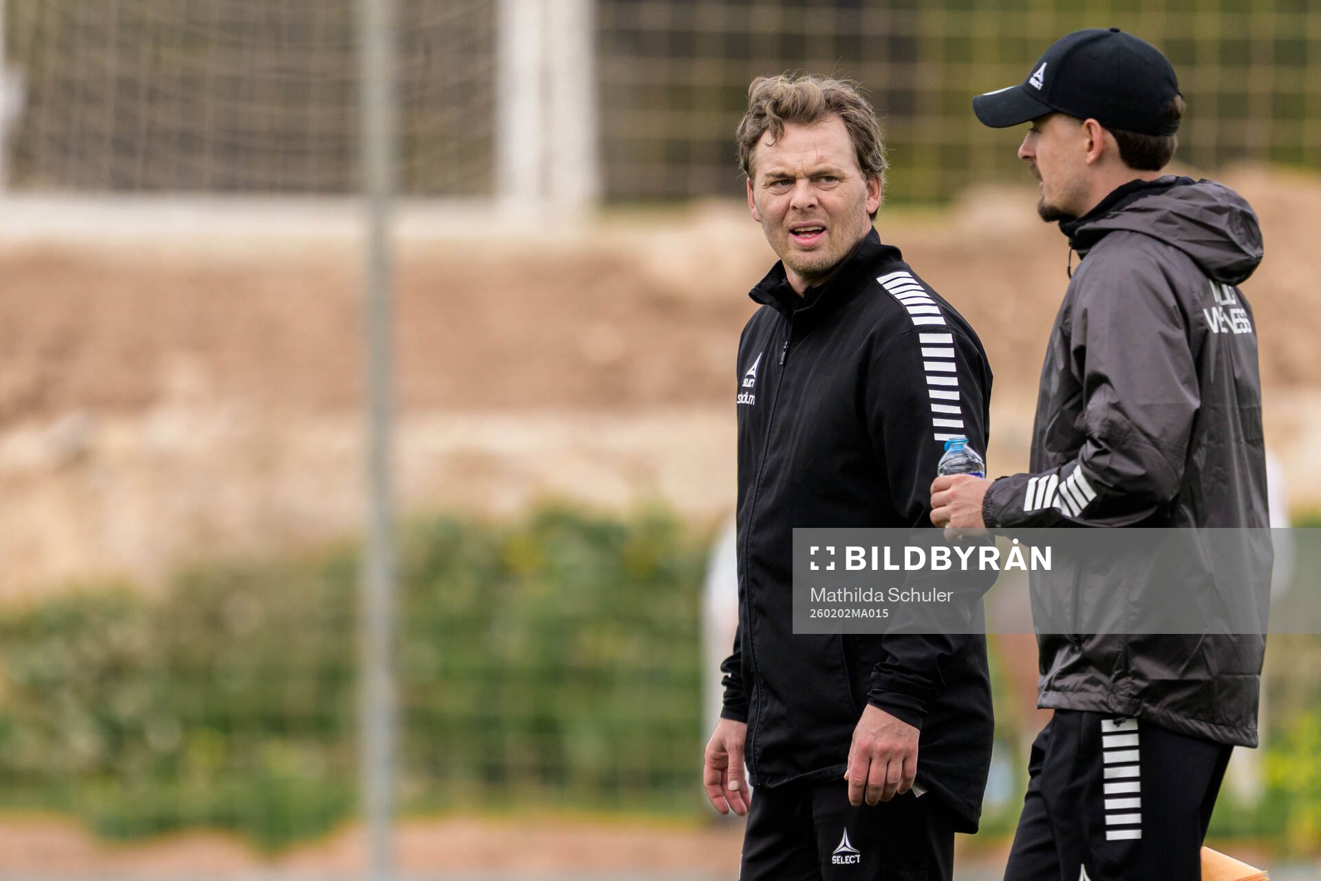 Tränare Fredrik Holmberg och fysioterapeut Felix Karlsson