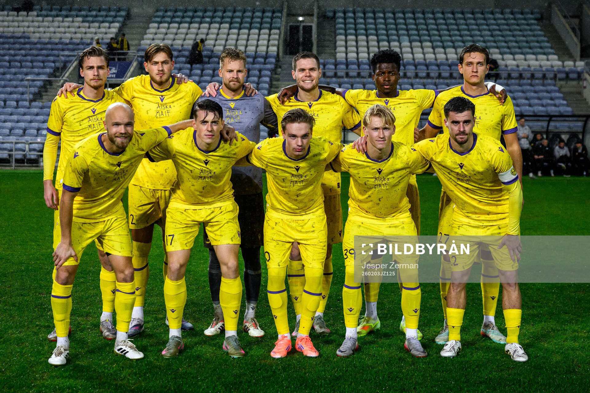 The starting eleven of Mjällby pose for a photo