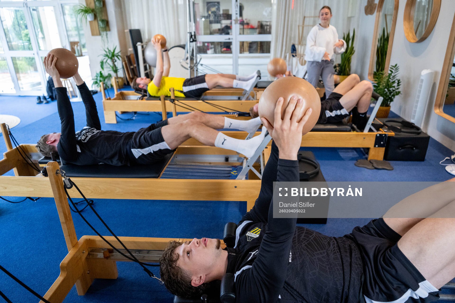 Gustav Lindgren tränar pilates