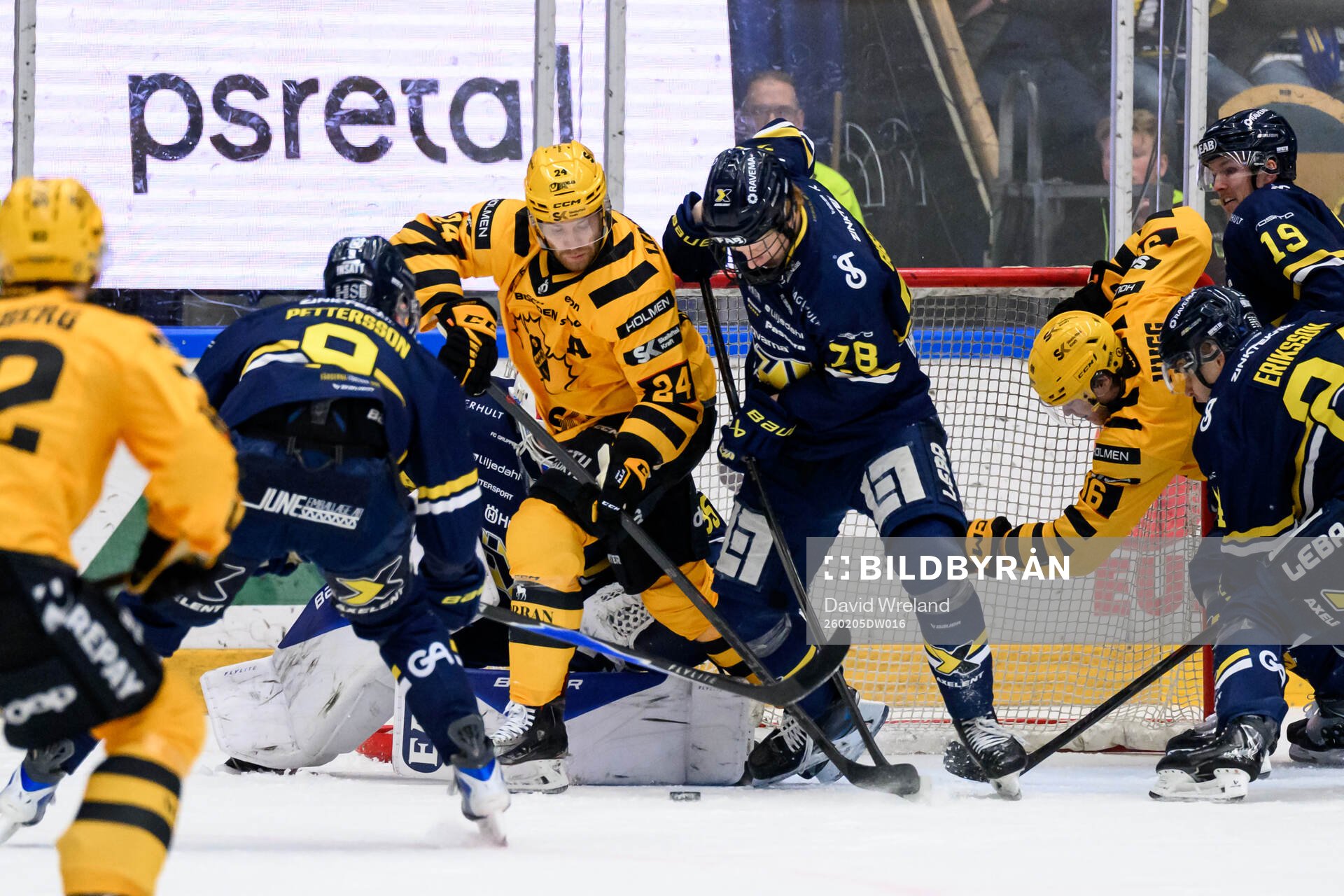 Skellefteås Oscar Lindberg och HV71s Lucas Lagerberg