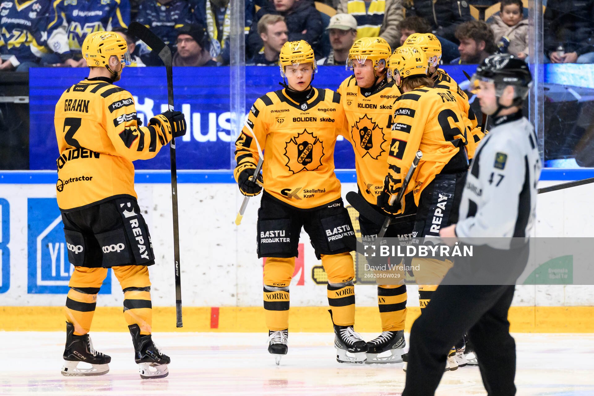 Skellefteås Oskar Vuollet jublar