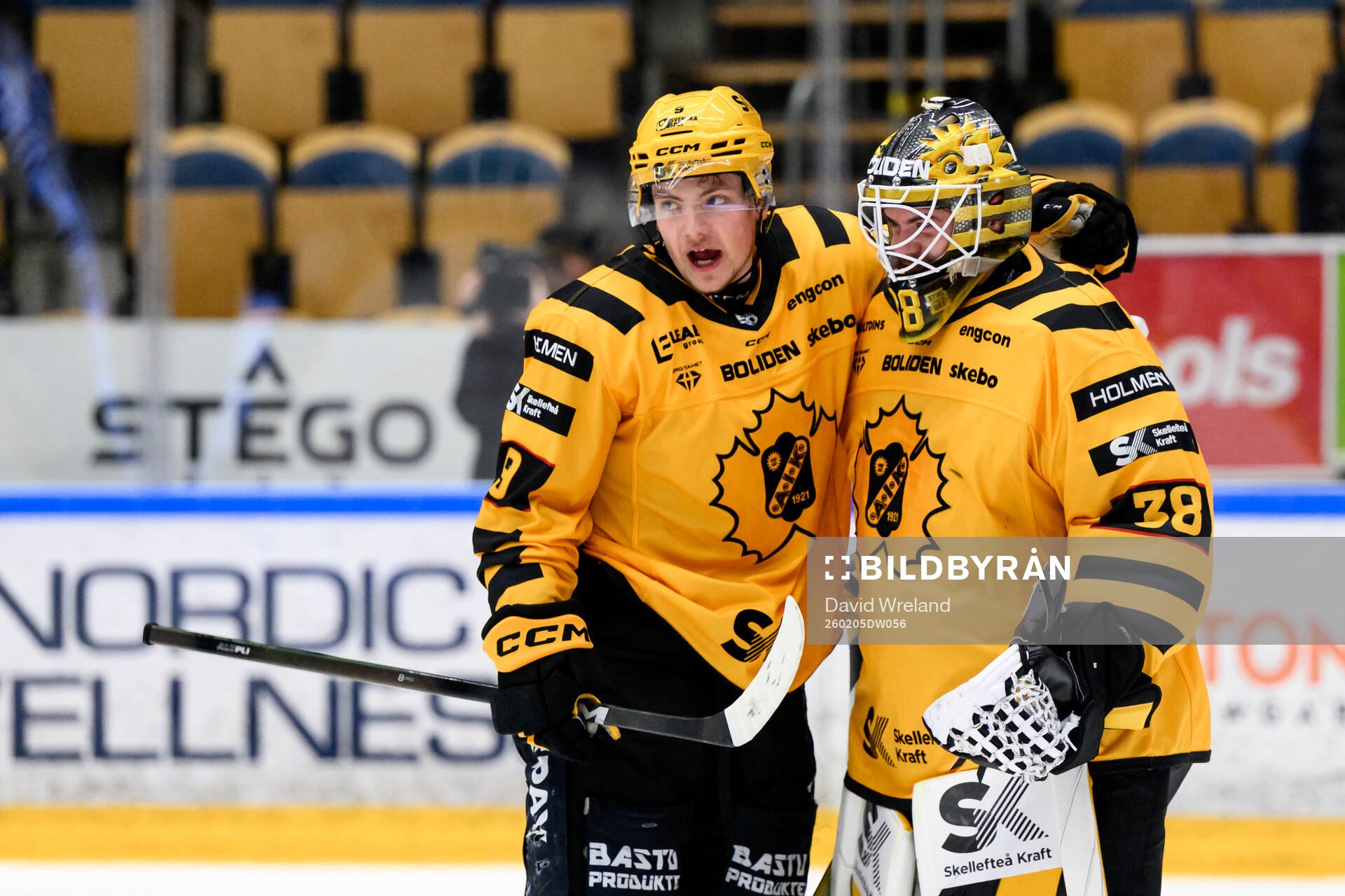 Skellefteås Victor Stjernborg och målvakt Strauss Mann
