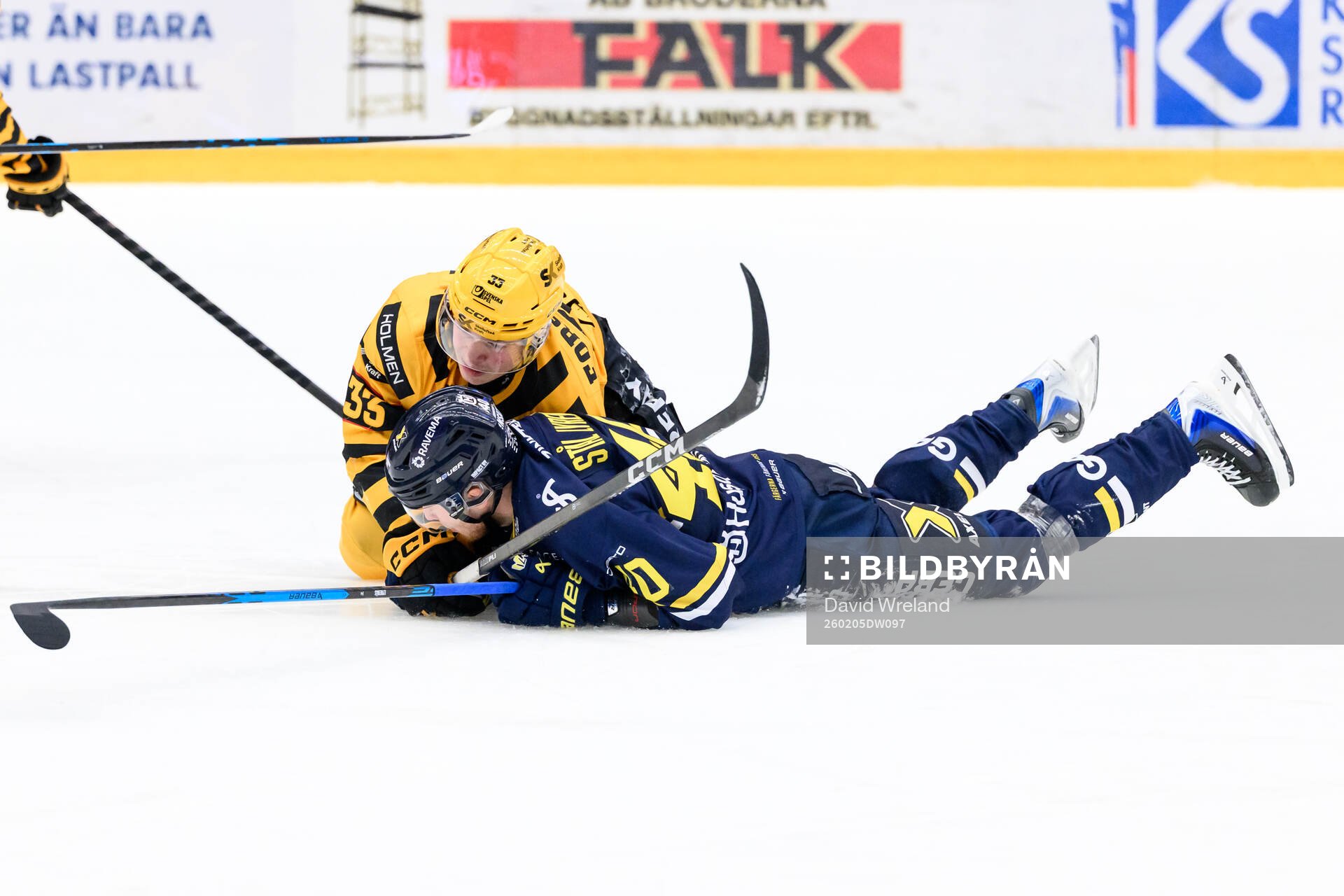 Skellefteås Zeb Forsfjäll och HV71s Oskar Stål-Lyrenäs