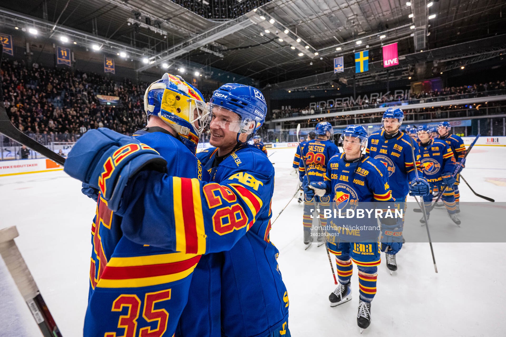 Djurgårdens målvakt Magnus Hellberg jublar med Gustav