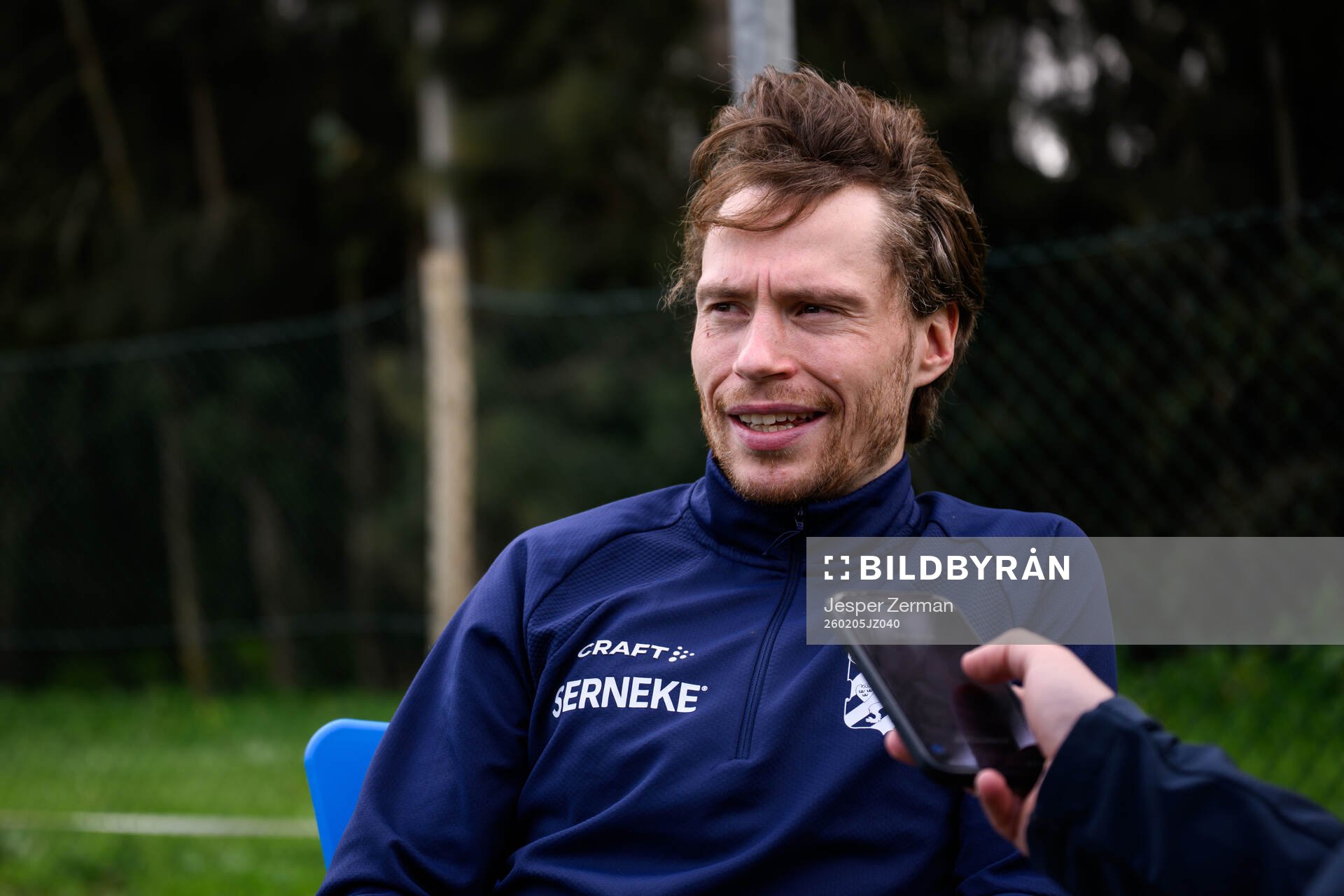 IFK Göteborgs Filip Ottosson pratar med medi<