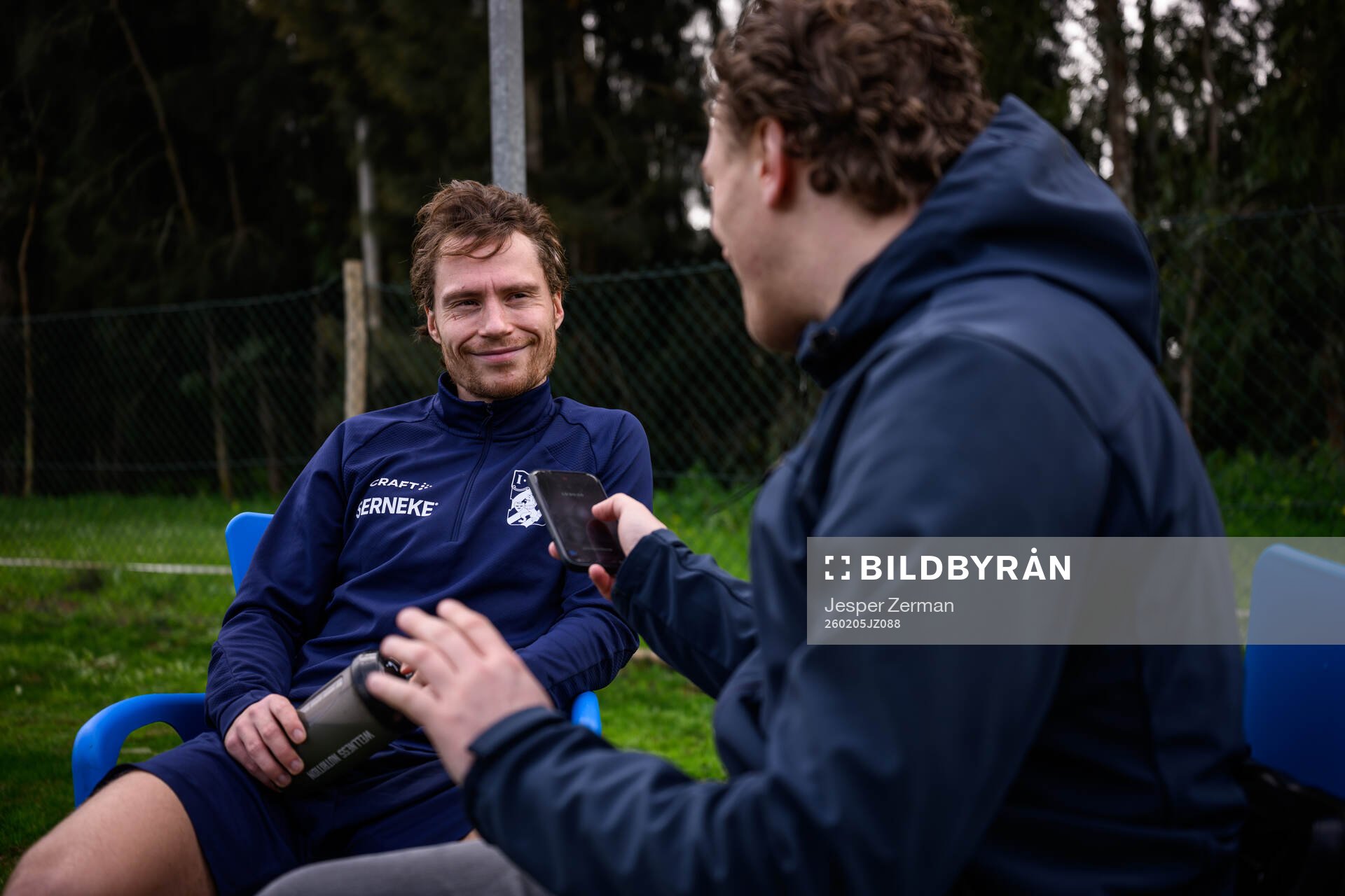 IFK Göteborgs Filip Ottosson pratar med Fredrik Janlind