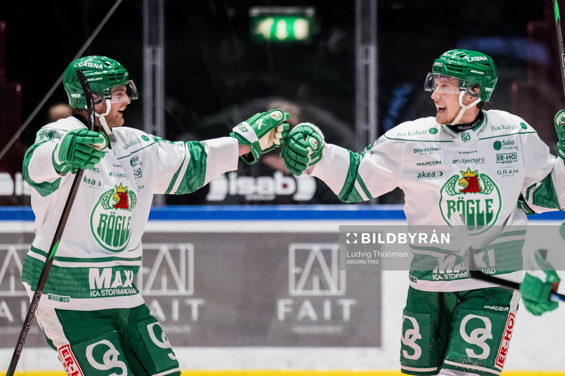Rögles Calle Själin och Paul Ladue jublar