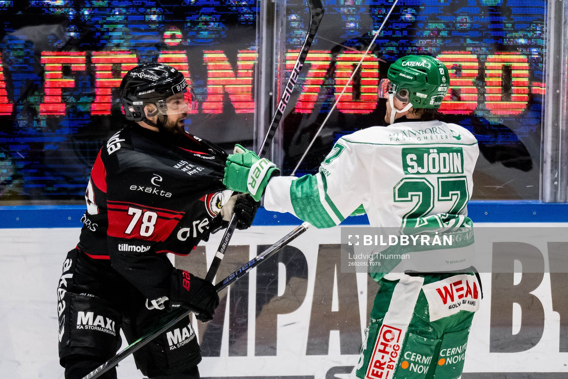 Malmö Redhawks Robin Hanzl och Rögles Fredrik Olofsson