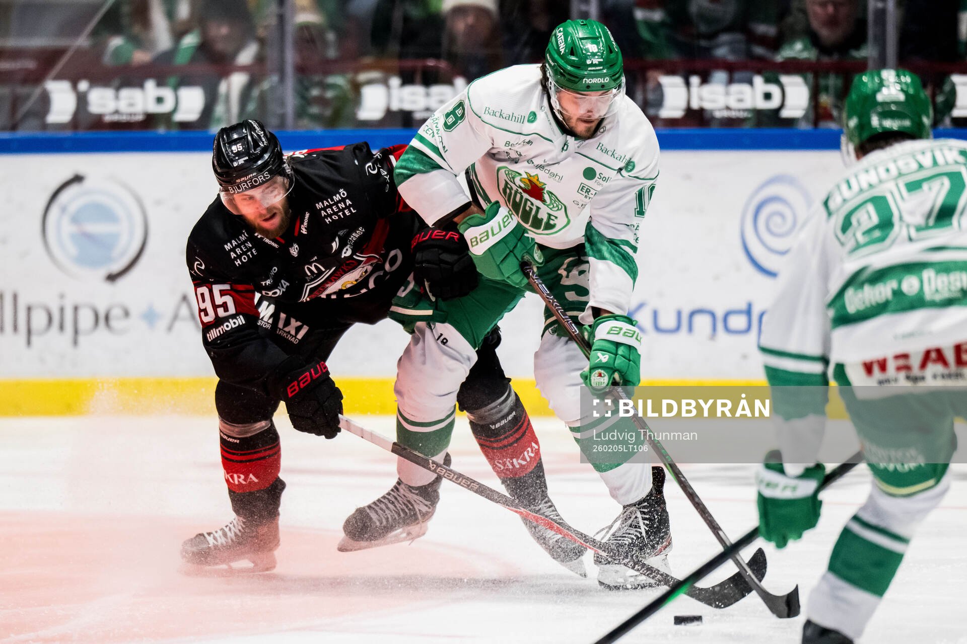 Malmö Redhawks Carl Persson och Rögles Dennis Everberg
