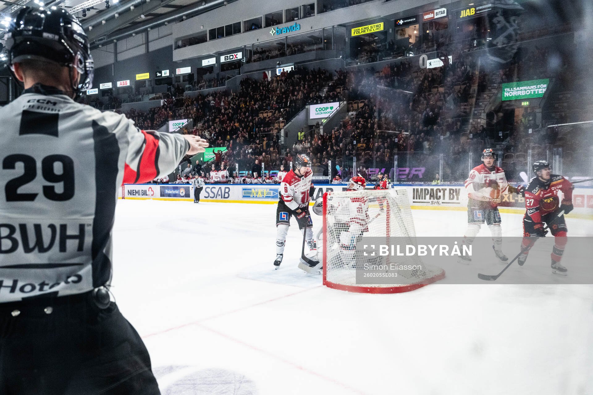 Luleås Oskari Laaksonen gör 2-0 bakom Örebros målvakt