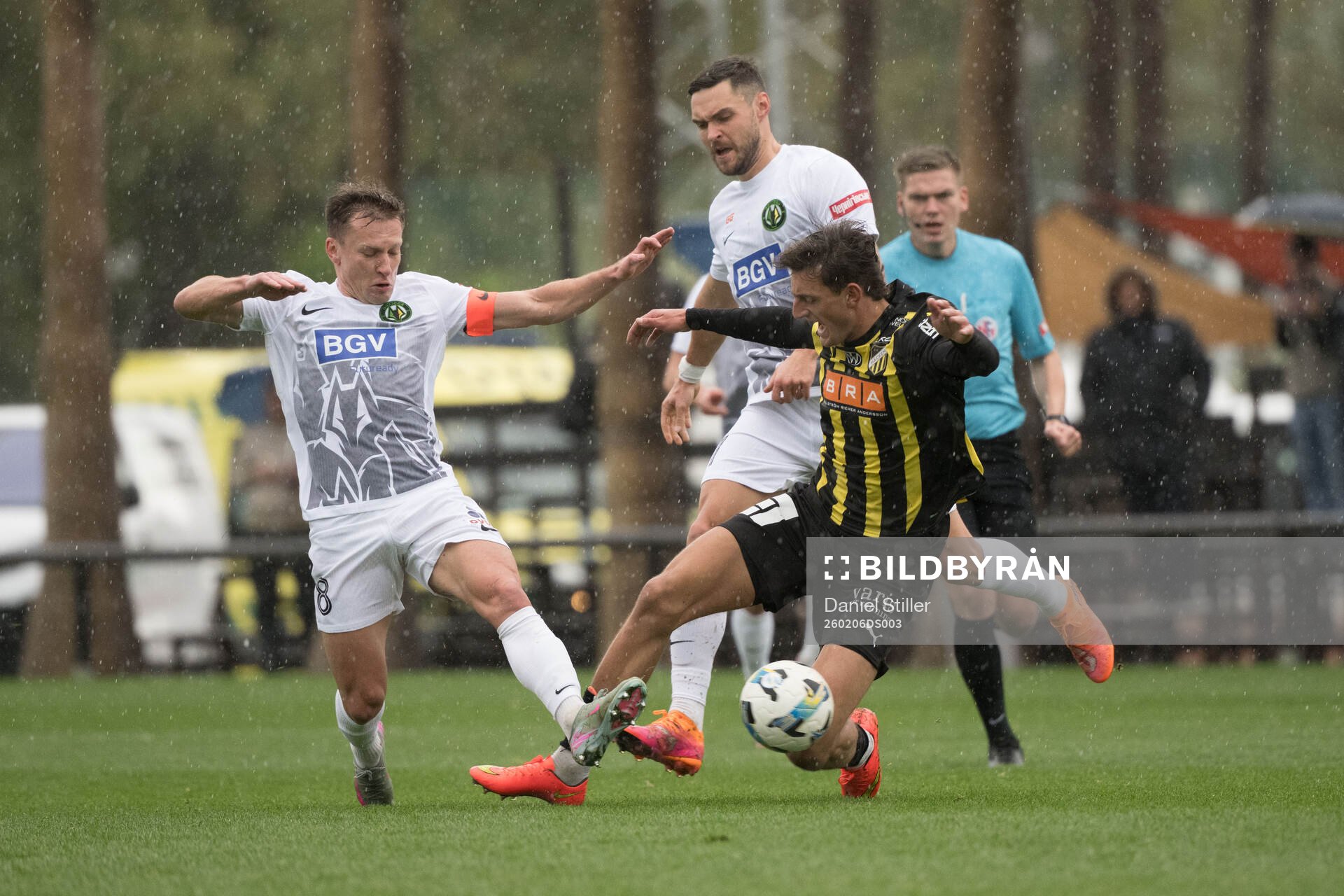 Polissyas Ruslan Babenko och Häckens Silas Andersen