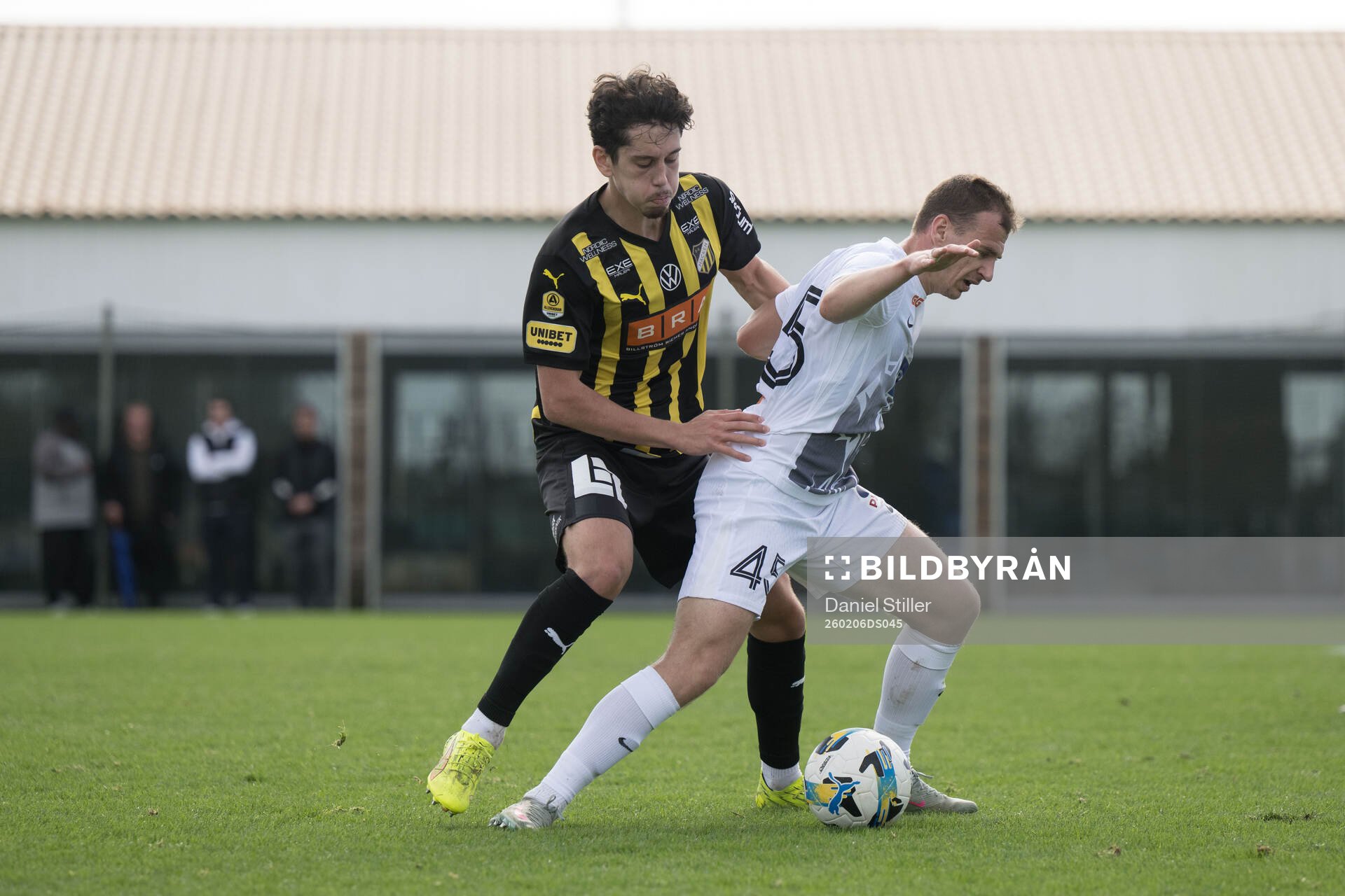 Häckens Malte Ljungkull och Polissyas Maksym Bragaru