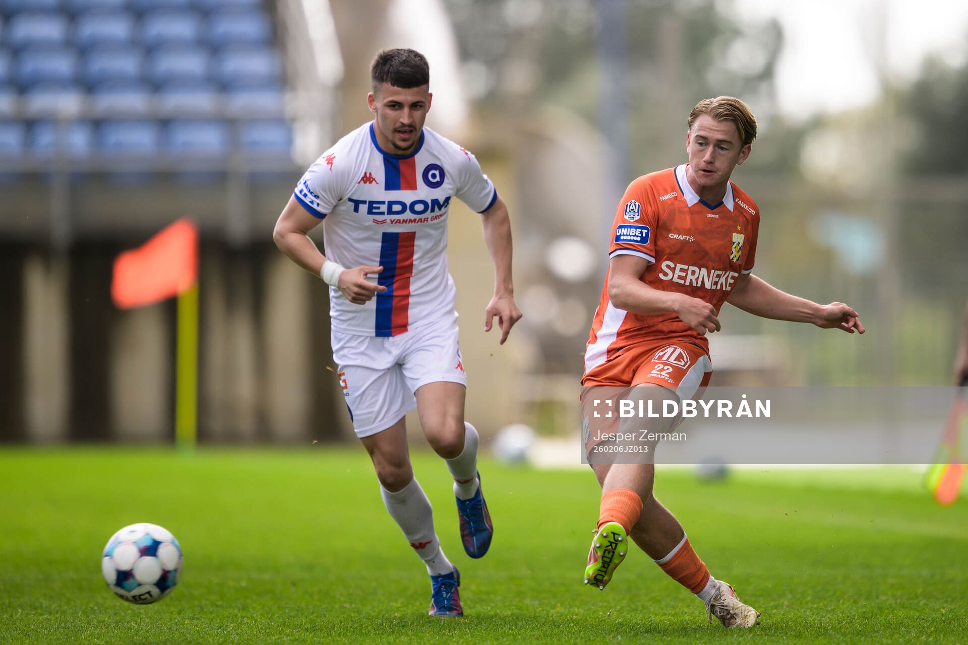 Stepan Harazim of Artis Brno and Noah Tolf of IFK Göteborg