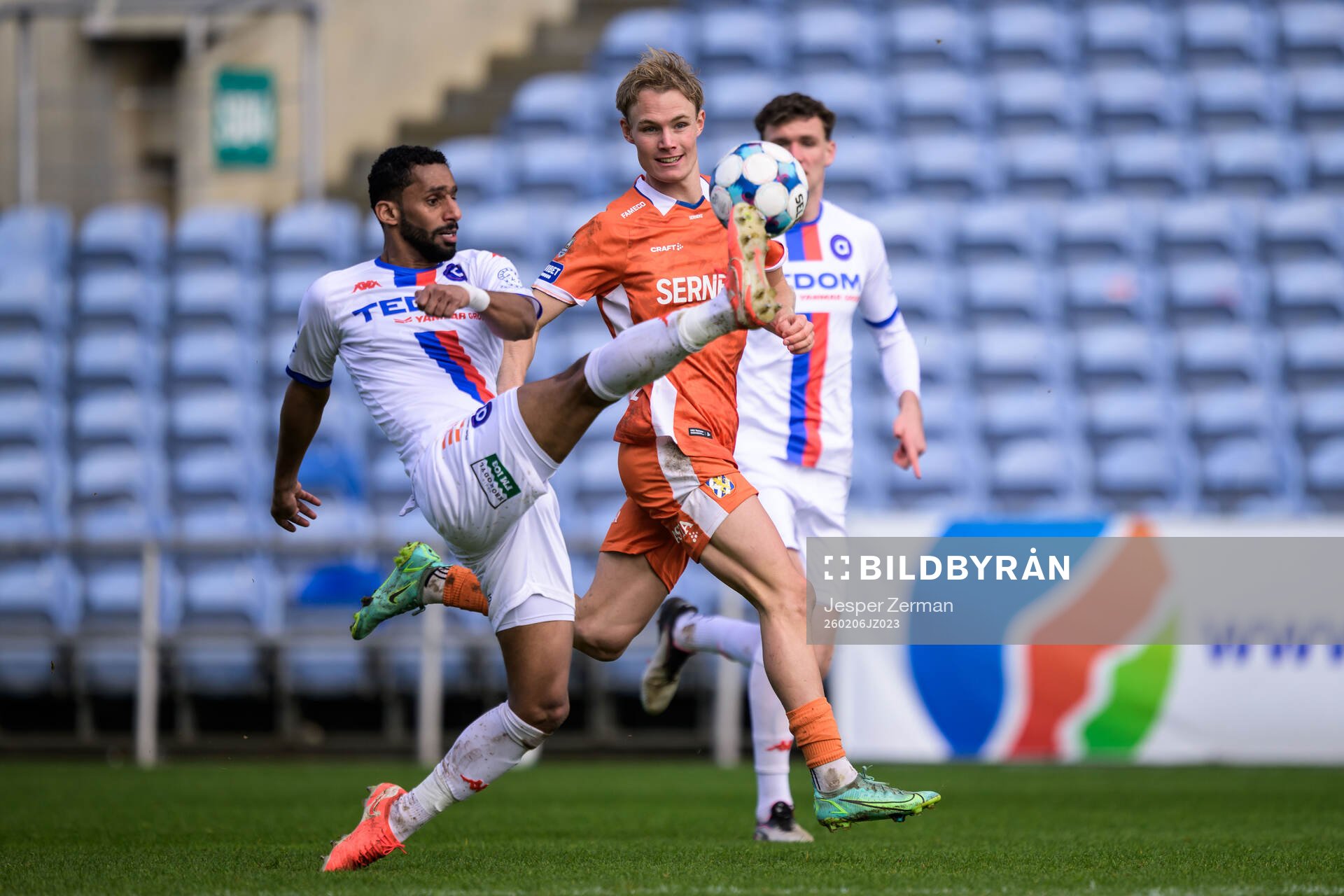 Khalid Al-Braiki of Artis Brno and Max Fenger of IFK