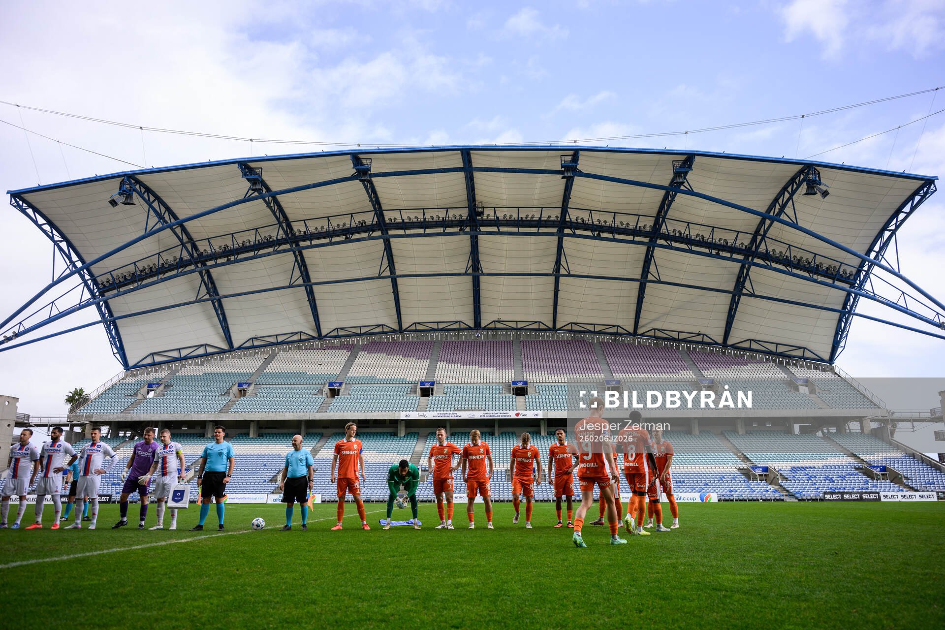 Players of IFK Göteborg enter the pitch