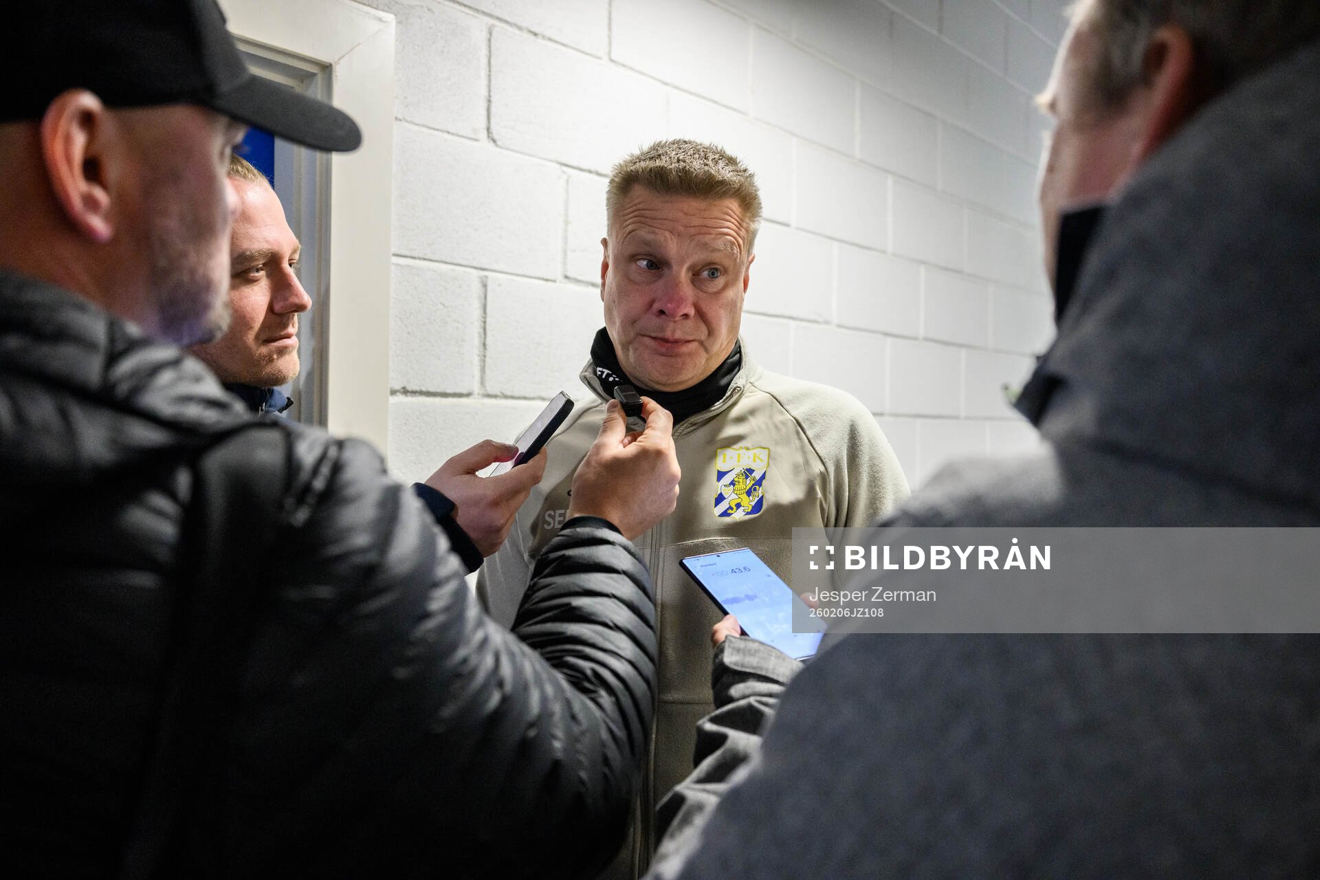 coach Stefan Billborn of IFK Göteborg speaks to media