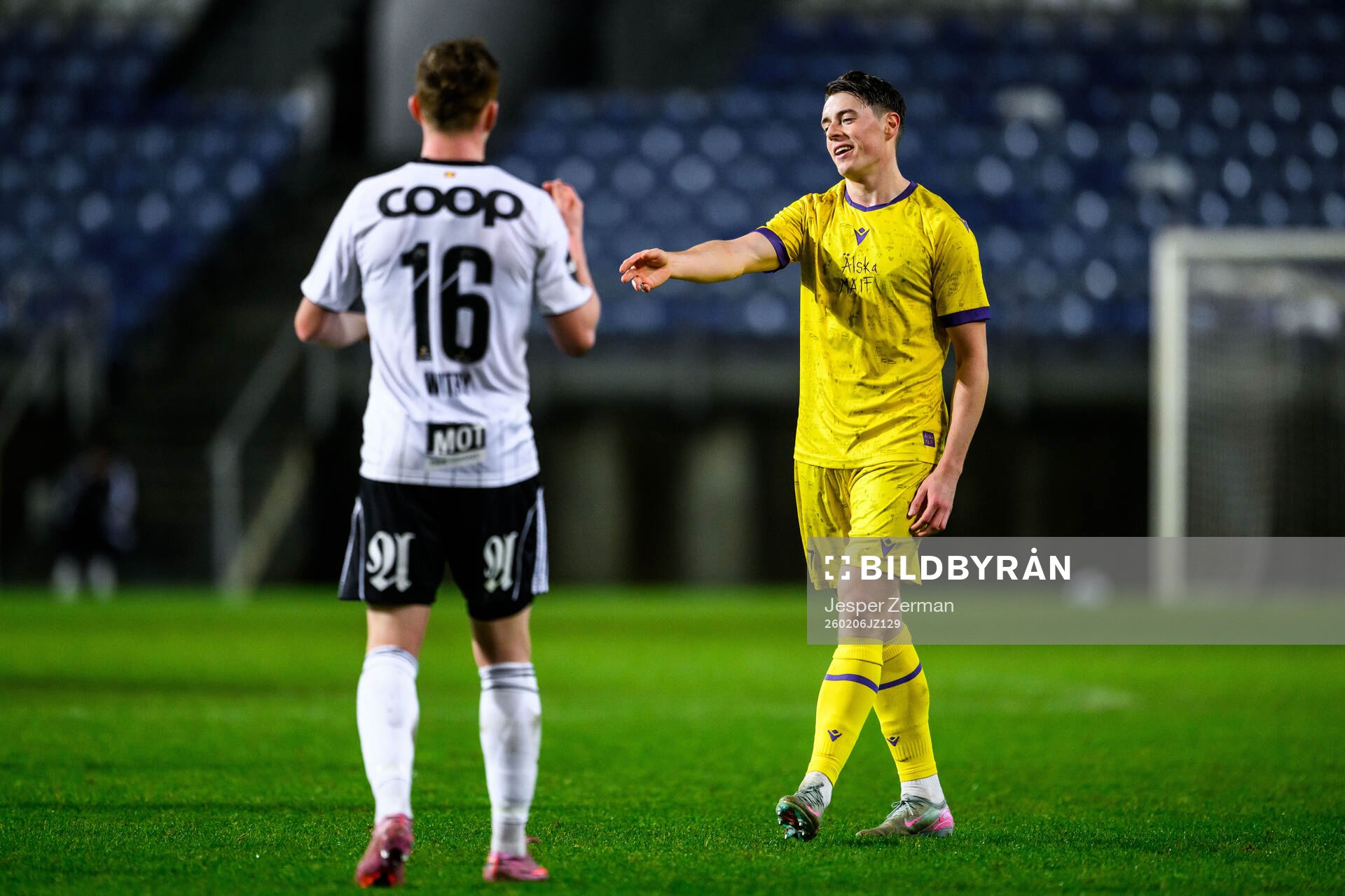 Aslak Fonn Witry of Rosenborg and Elliot Stroud of Mjällby
