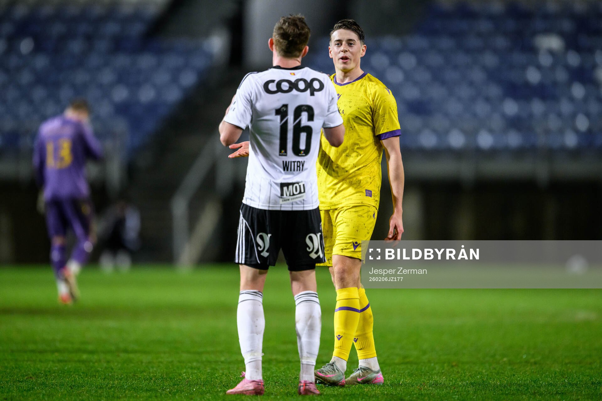 Aslak Fonn Witry of Rosenborg and Elliot Stroud of Mjällby
