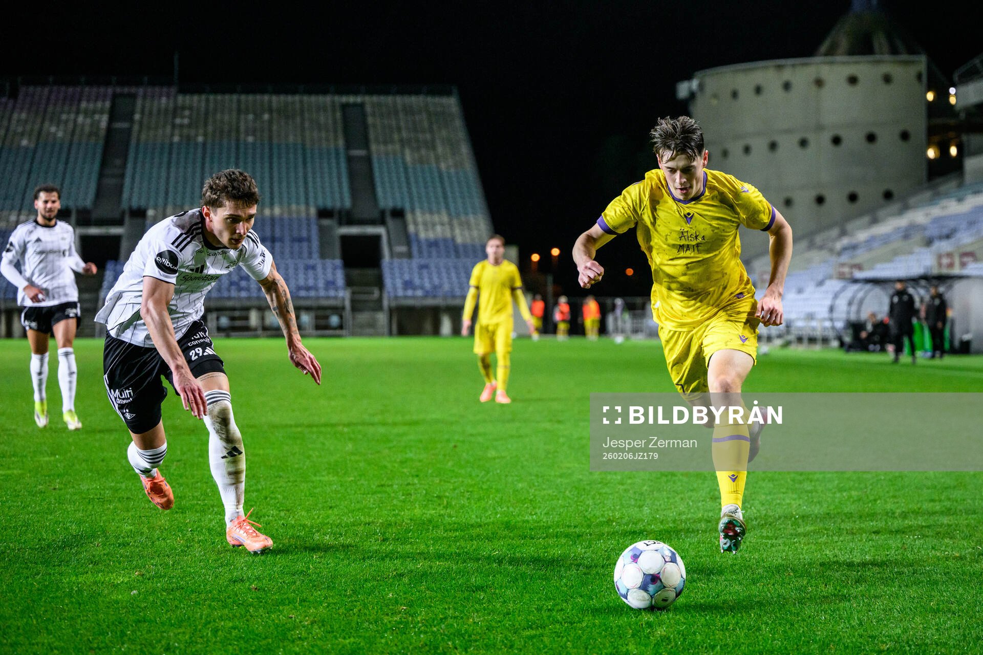 David Duris of Rosenborg and Elliot Stroud of Mjällby