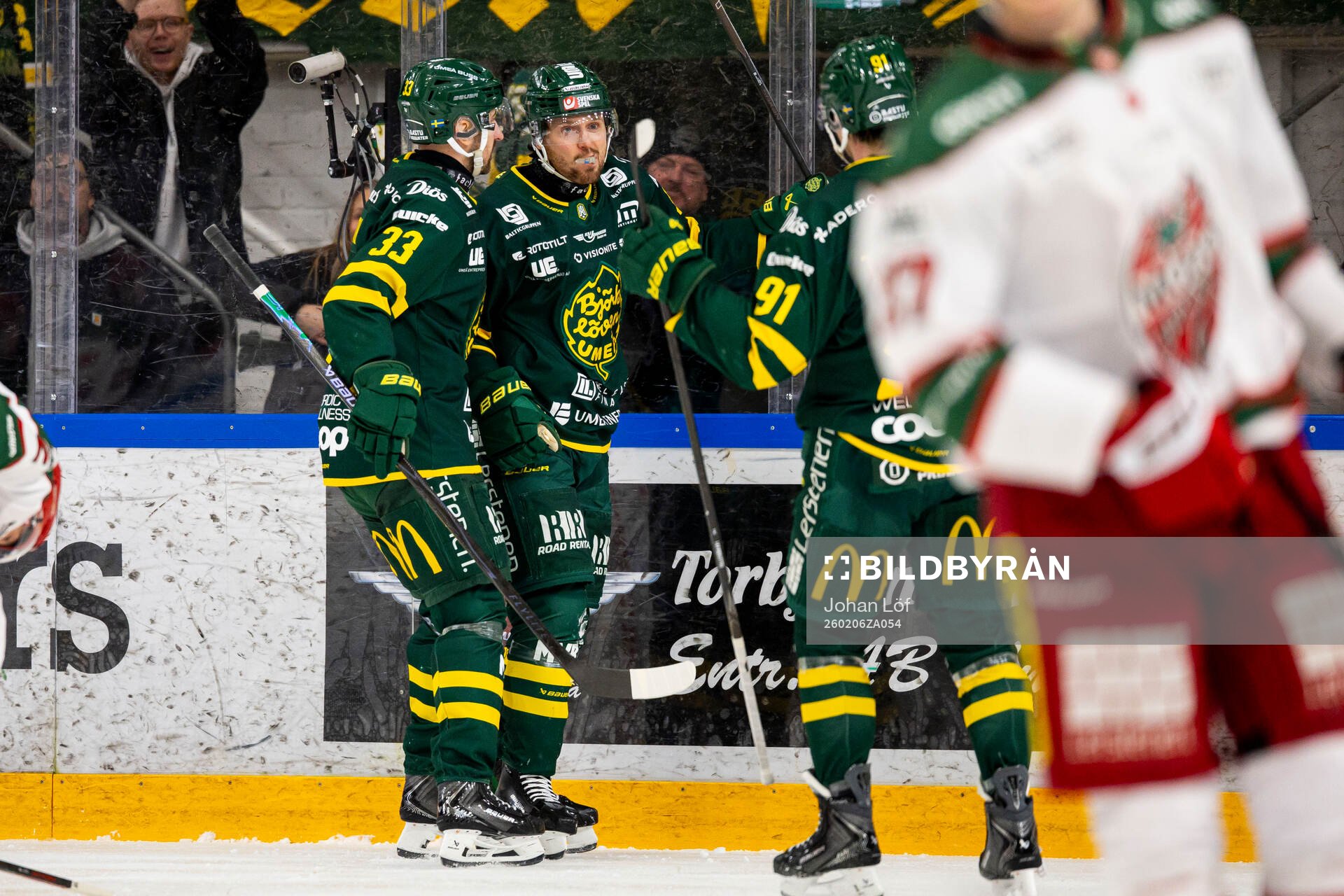 Björklövens Fredrik Forsberg blir grattad