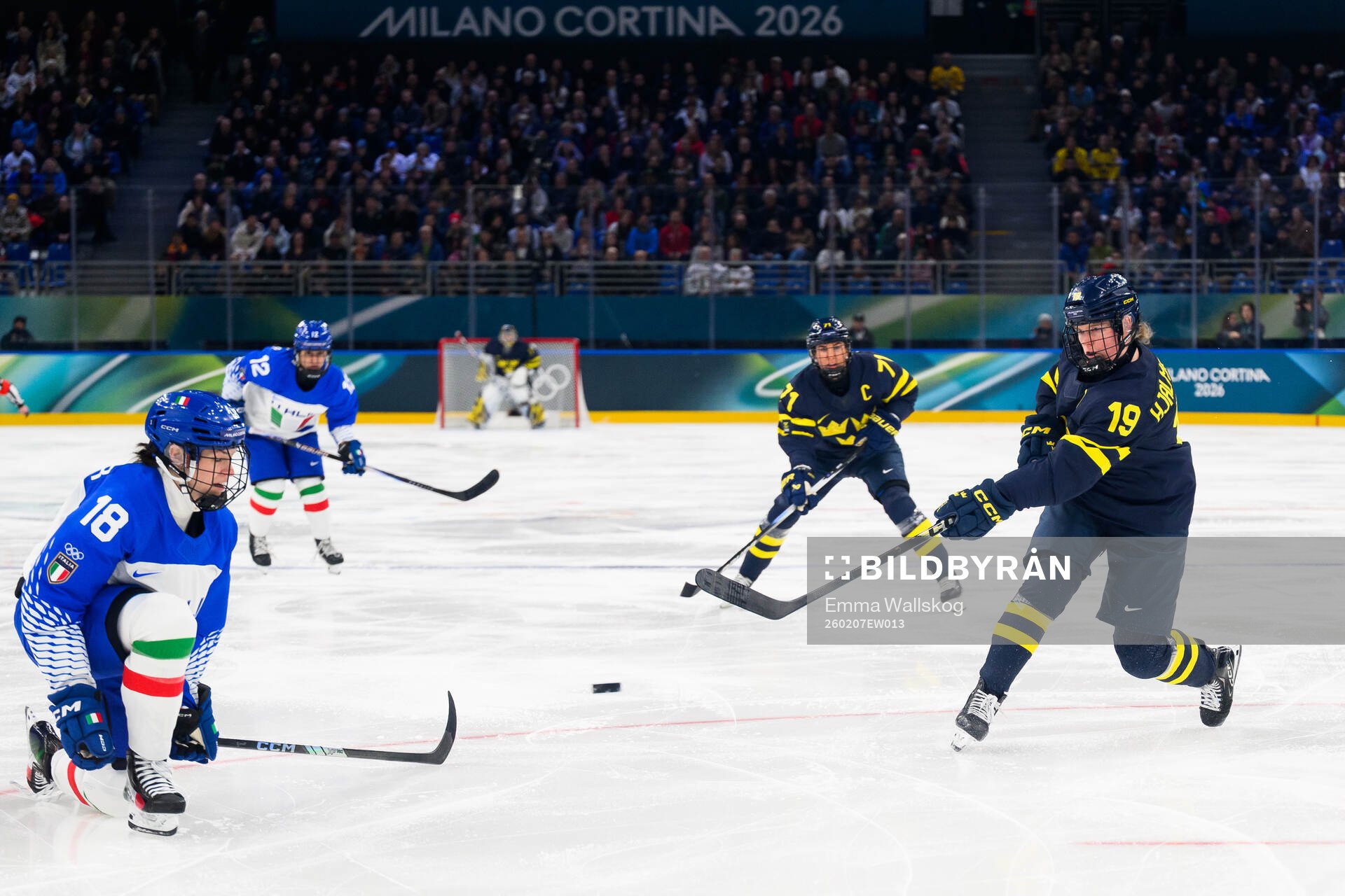 Franziska Stocker of Italy and Sara Hjalmarsson of Sweden